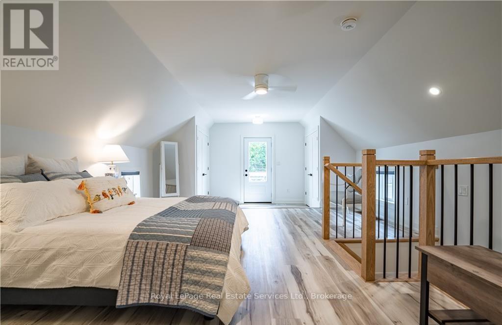 












4 6TH STREET

,
Grimsby (Grimsby Beach),




Ontario
L3M2T3

