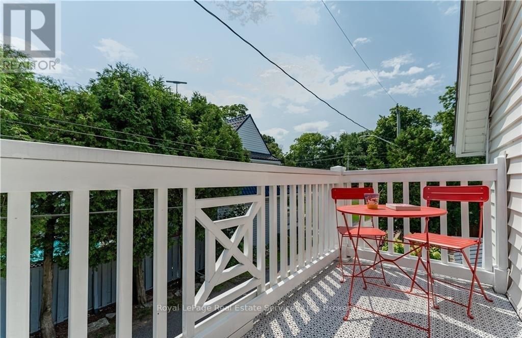 












4 6TH STREET

,
Grimsby (Grimsby Beach),




Ontario
L3M2T3

