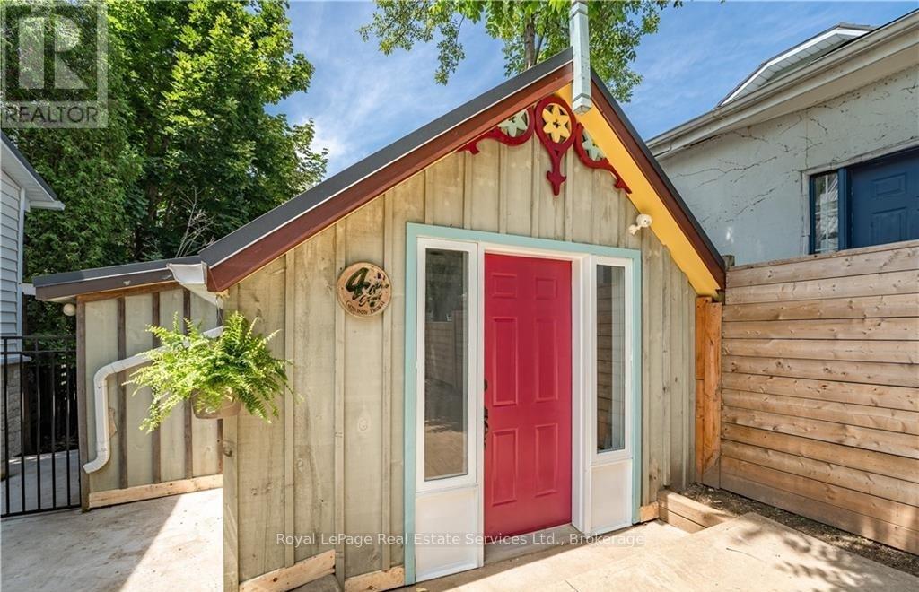 












4 6TH STREET

,
Grimsby (Grimsby Beach),




Ontario
L3M2T3

