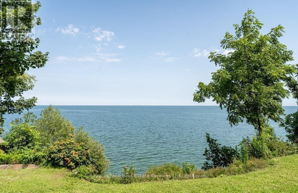 












4 6TH STREET

,
Grimsby (Grimsby Beach),




Ontario
L3M2T3

