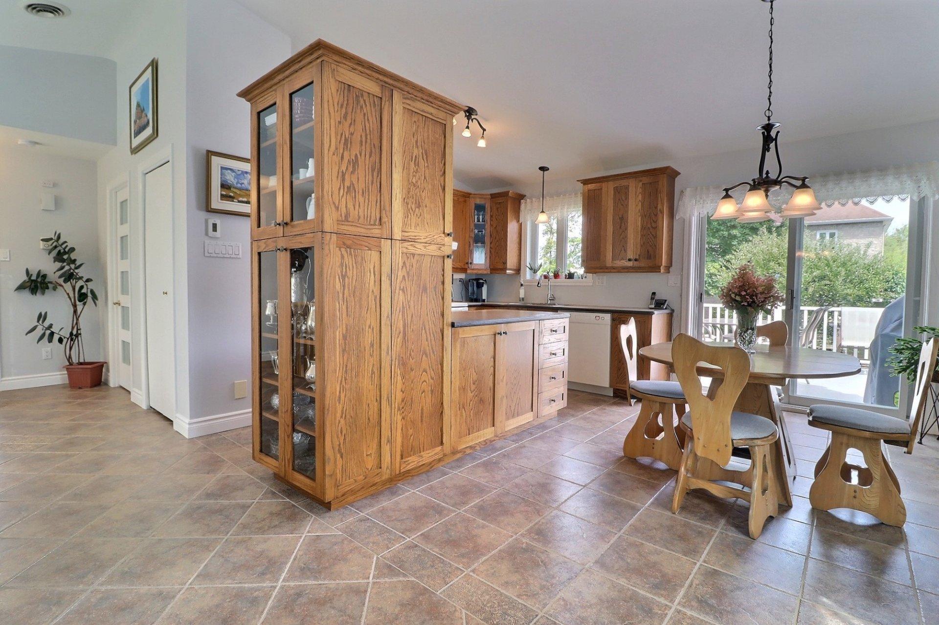 









9986


Boul. St-Jacques

,
Québec (Les Rivières),




QC
G2B4R2

