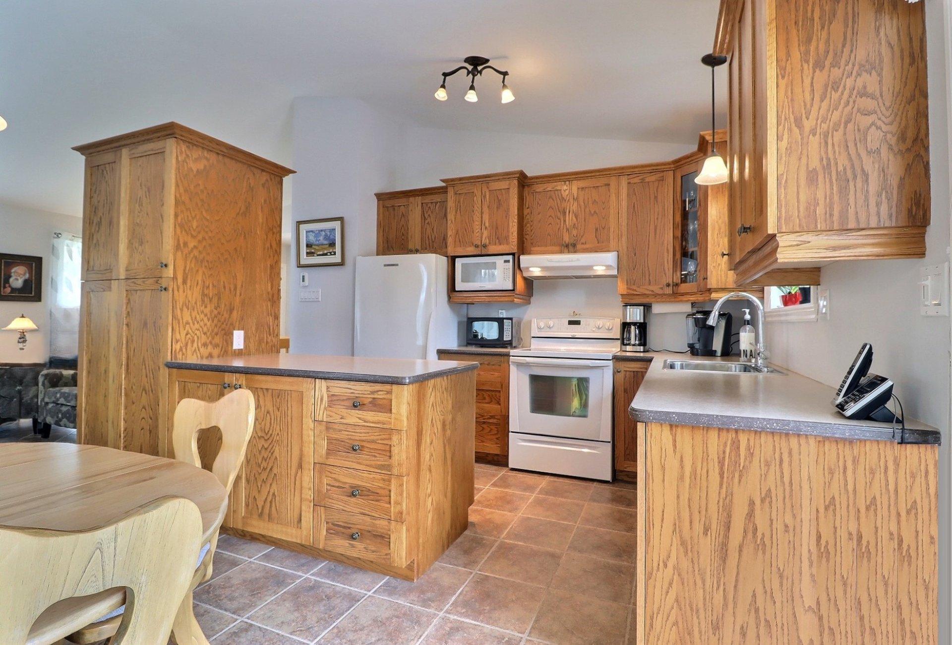 









9986


Boul. St-Jacques

,
Québec (Les Rivières),




QC
G2B4R2

