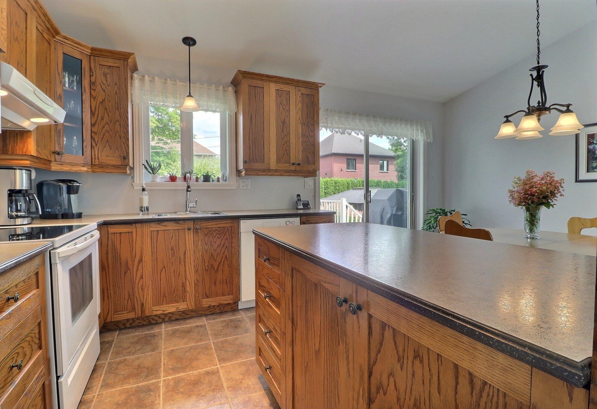 









9986


Boul. St-Jacques

,
Québec (Les Rivières),




QC
G2B4R2

