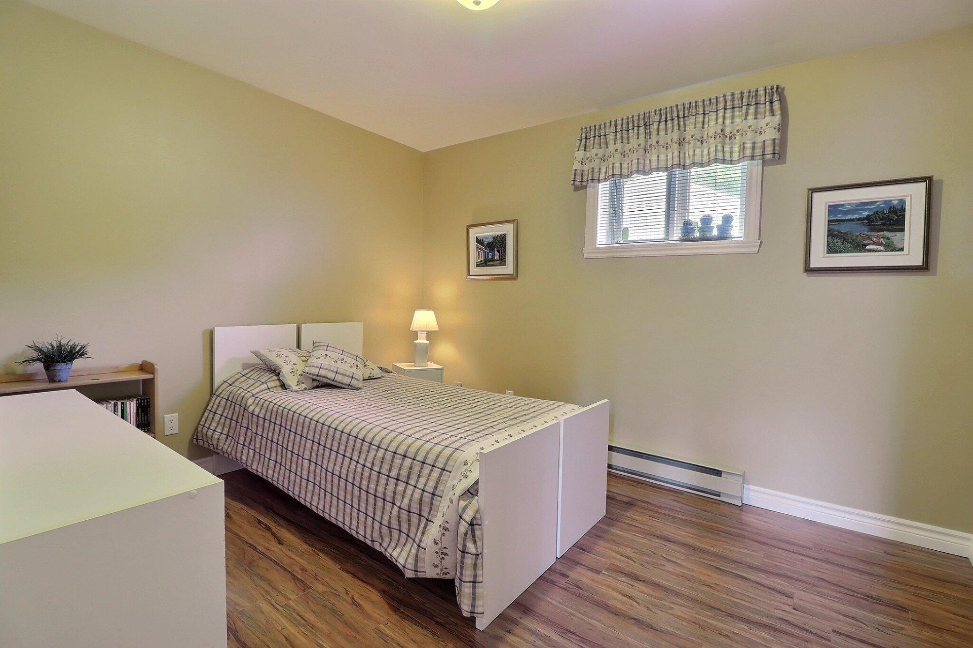 









9986


Boul. St-Jacques

,
Québec (Les Rivières),




QC
G2B4R2

