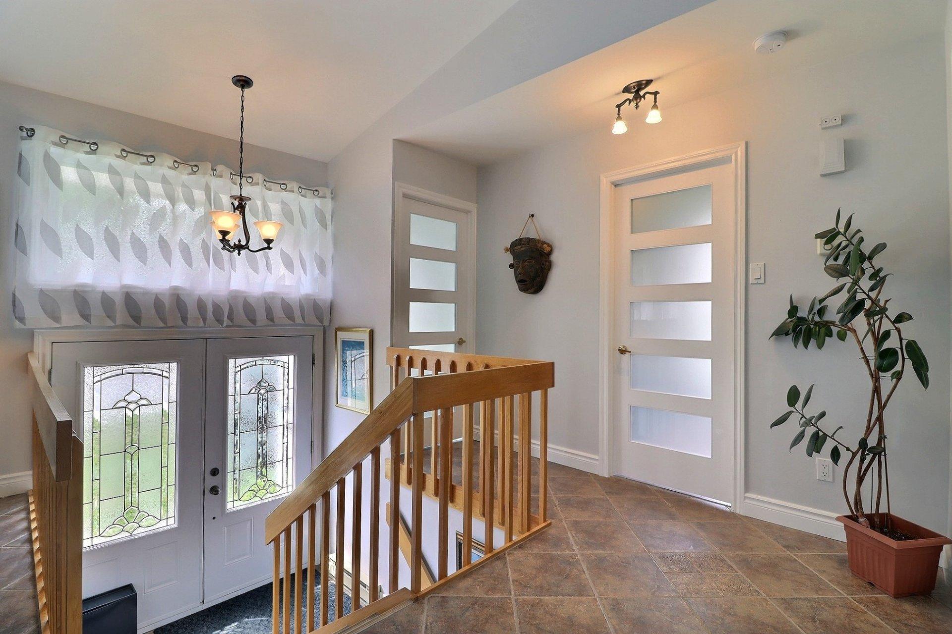 









9986


Boul. St-Jacques

,
Québec (Les Rivières),




QC
G2B4R2

