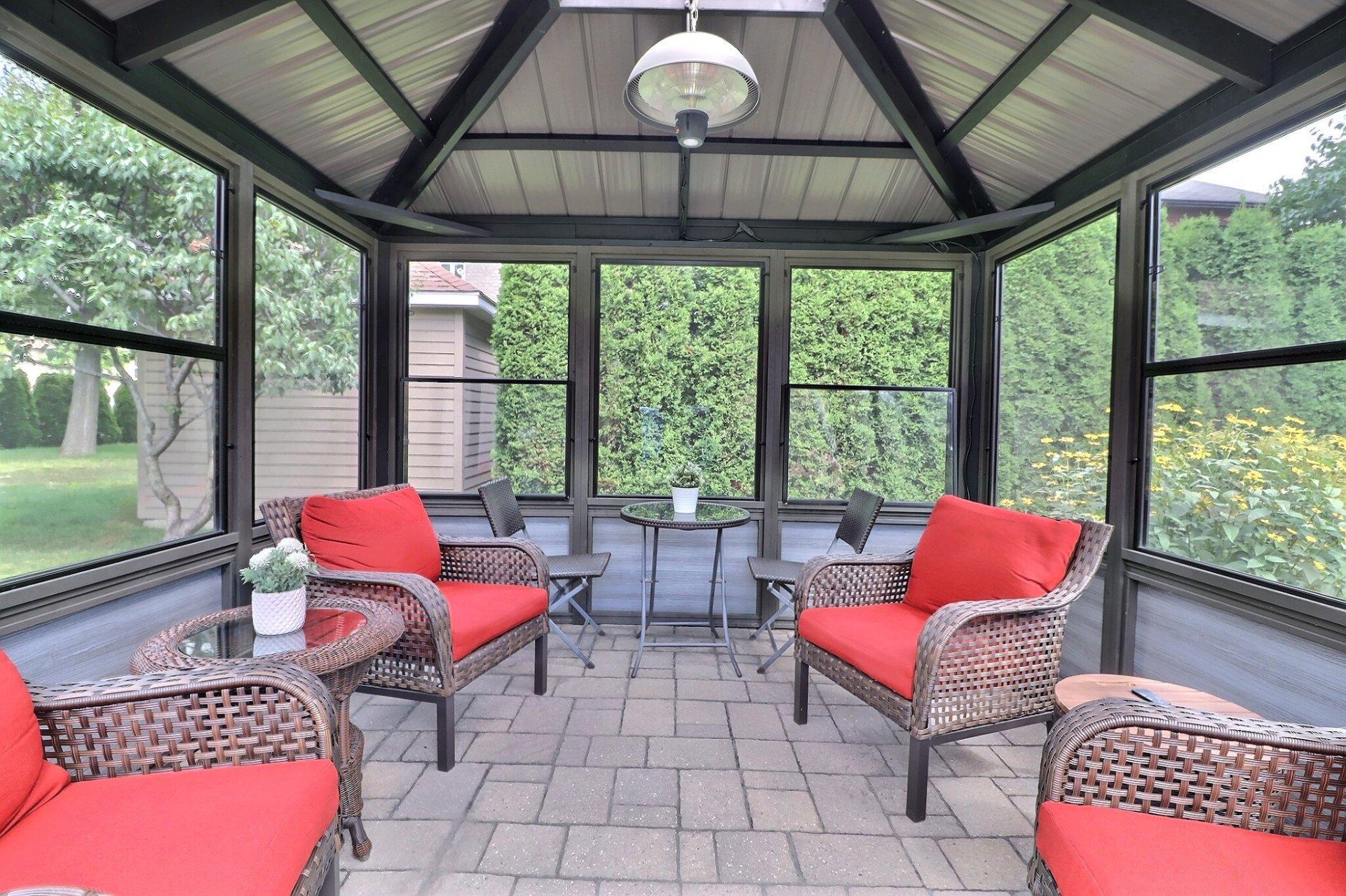 









9986


Boul. St-Jacques

,
Québec (Les Rivières),




QC
G2B4R2

