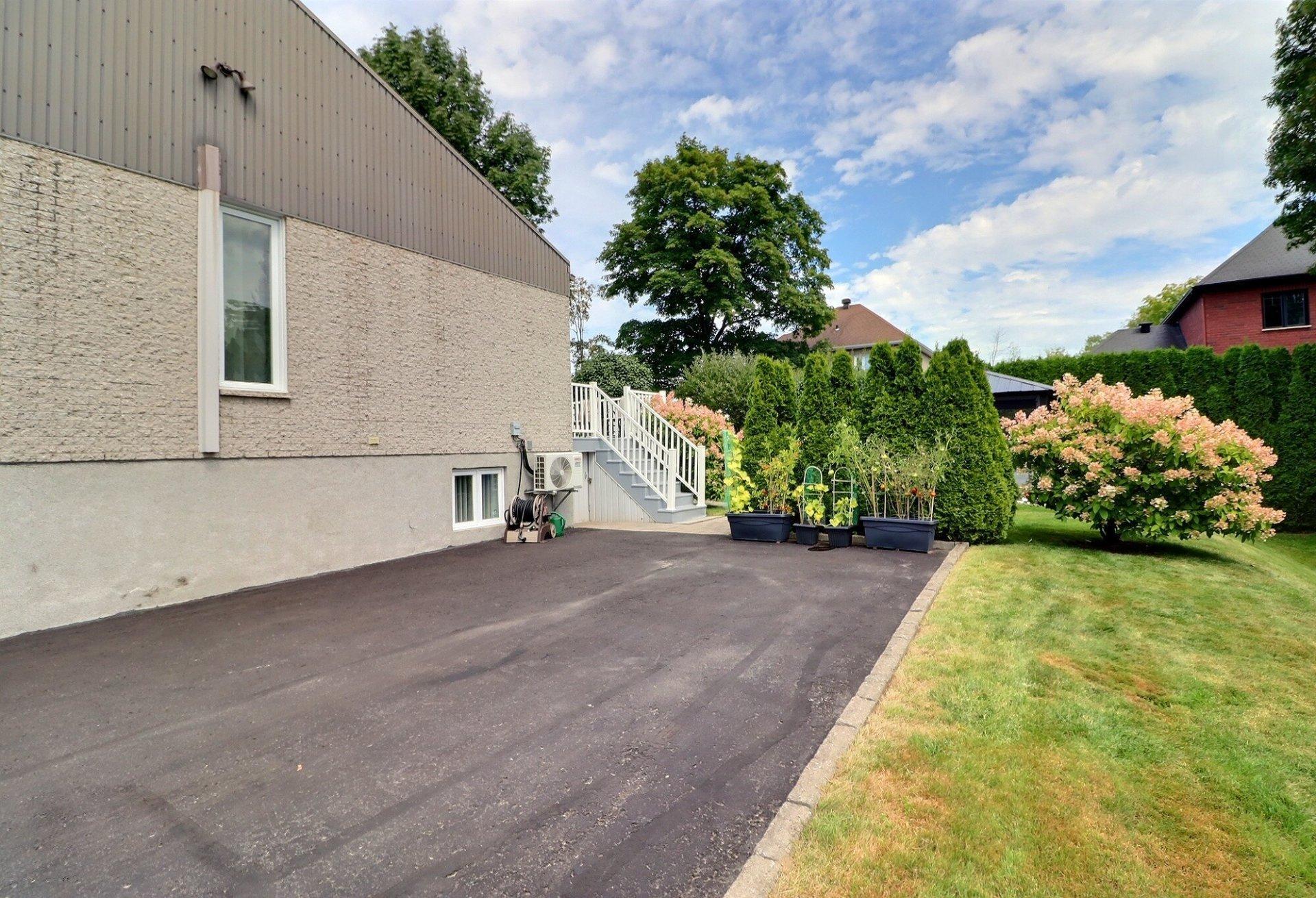 









9986


Boul. St-Jacques

,
Québec (Les Rivières),




QC
G2B4R2

