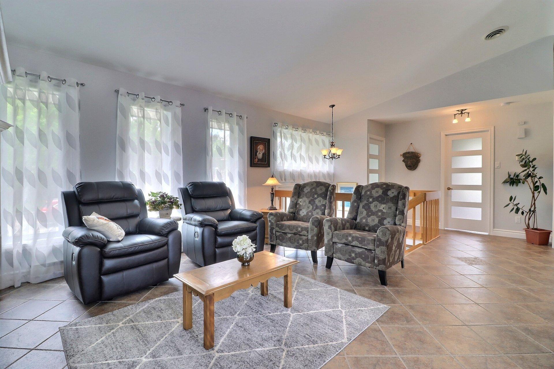 









9986


Boul. St-Jacques

,
Québec (Les Rivières),




QC
G2B4R2

