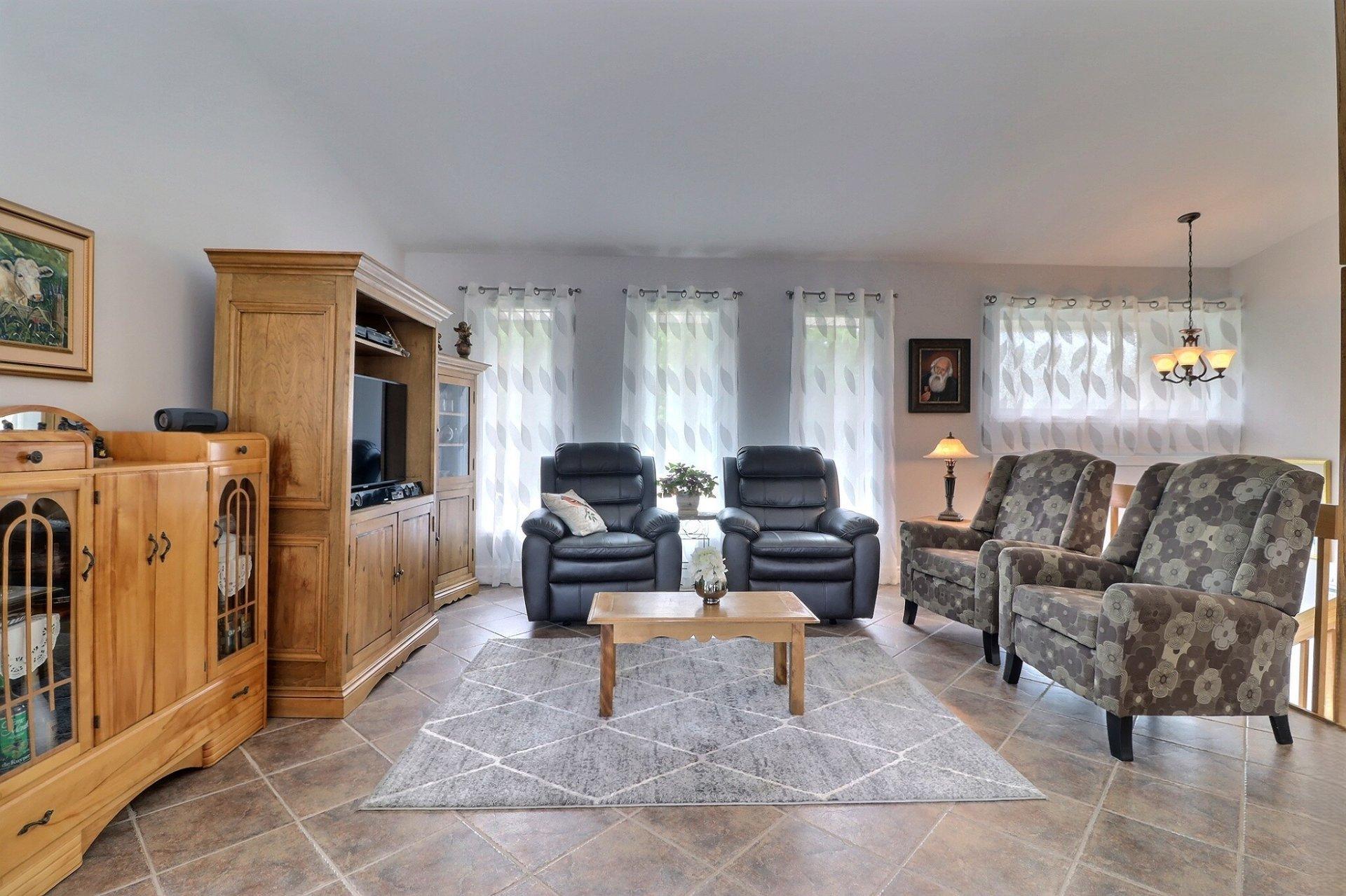 









9986


Boul. St-Jacques

,
Québec (Les Rivières),




QC
G2B4R2

