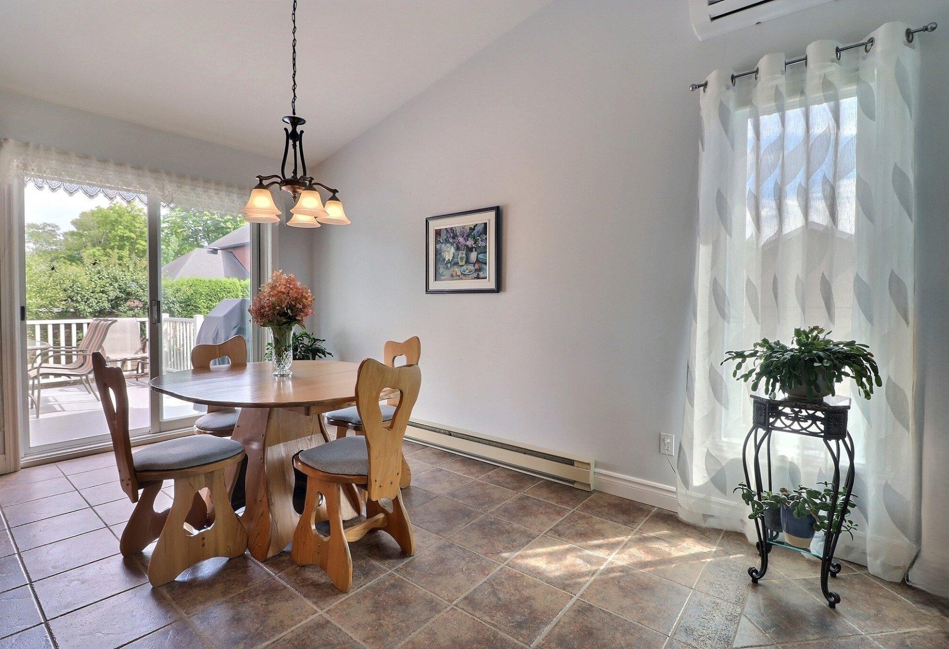 









9986


Boul. St-Jacques

,
Québec (Les Rivières),




QC
G2B4R2

