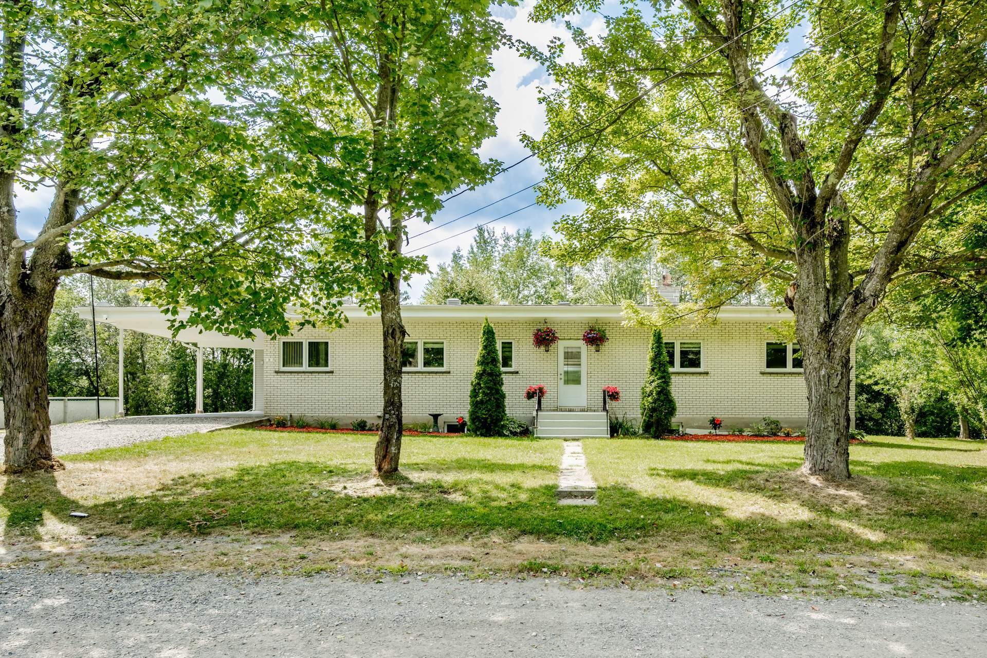 









31Z

 - 31AZ


Route 141

,
Coaticook,




QC
J1A2S2

