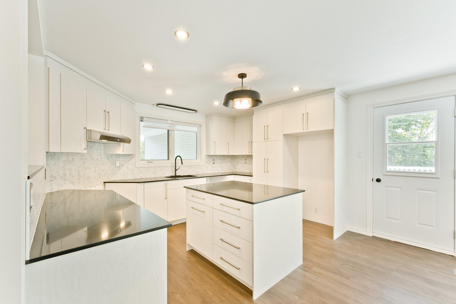 









31Z

 - 31AZ


Route 141

,
Coaticook,




QC
J1A2S2

