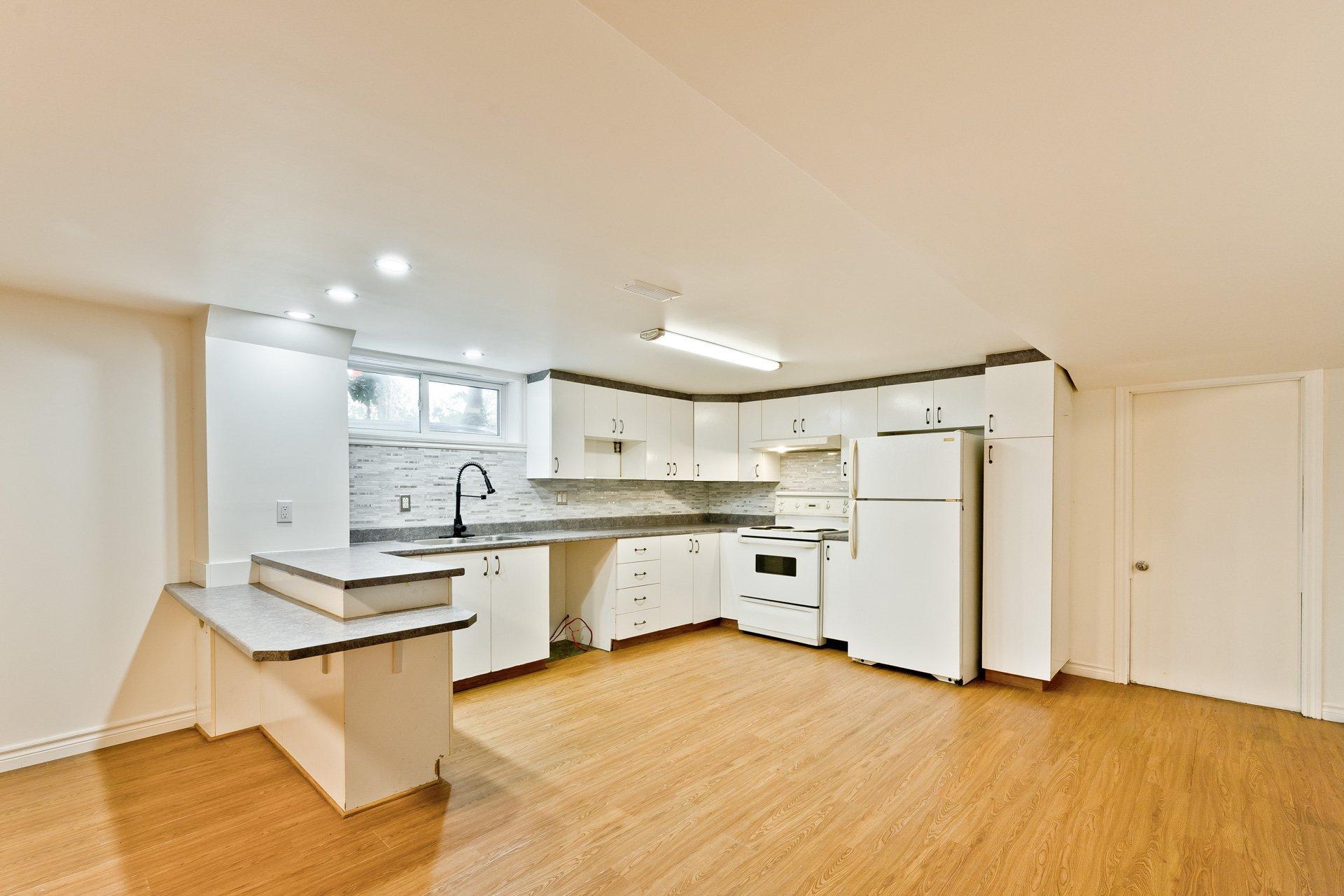 









31Z

 - 31AZ


Route 141

,
Coaticook,




QC
J1A2S2

