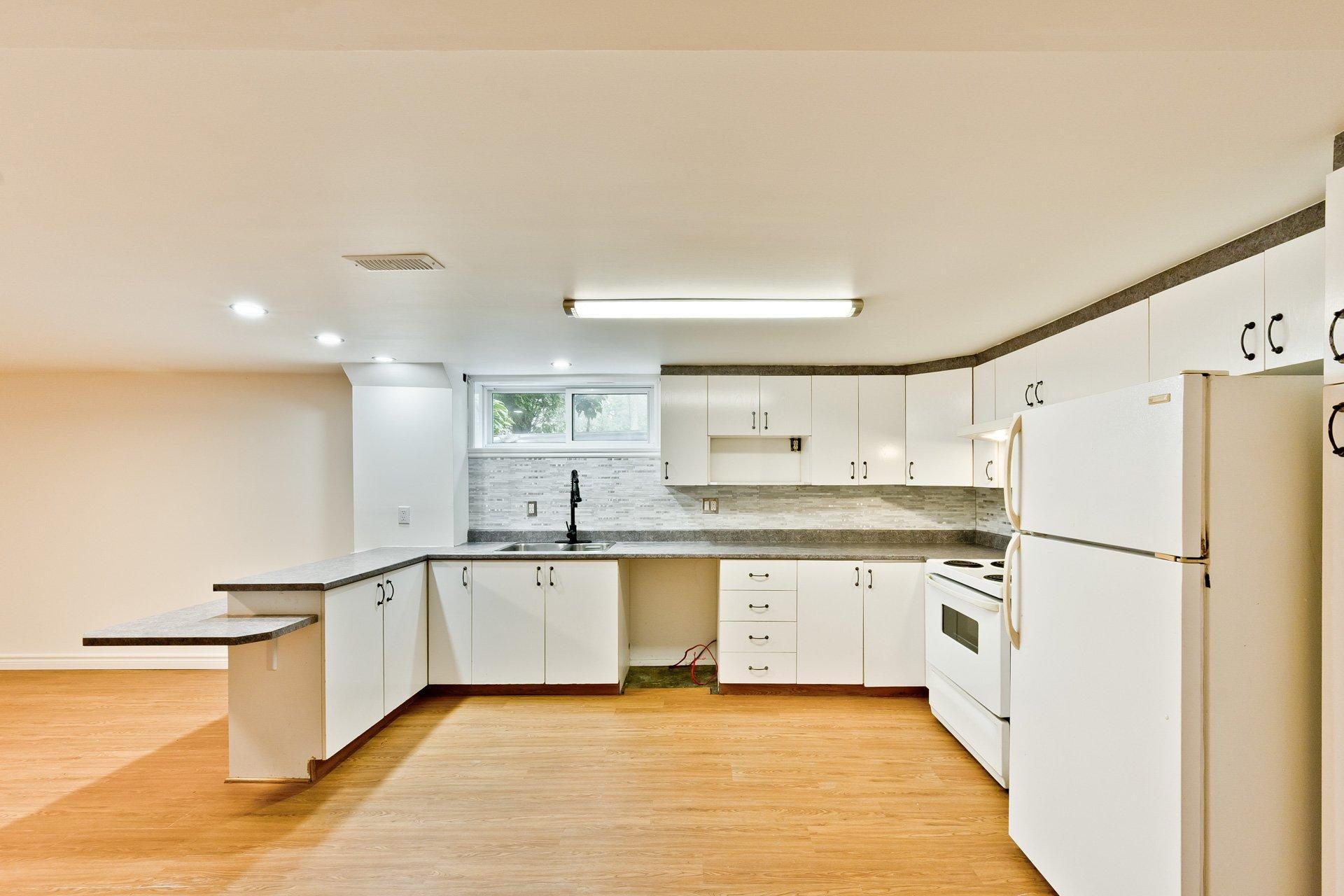 









31Z

 - 31AZ


Route 141

,
Coaticook,




QC
J1A2S2

