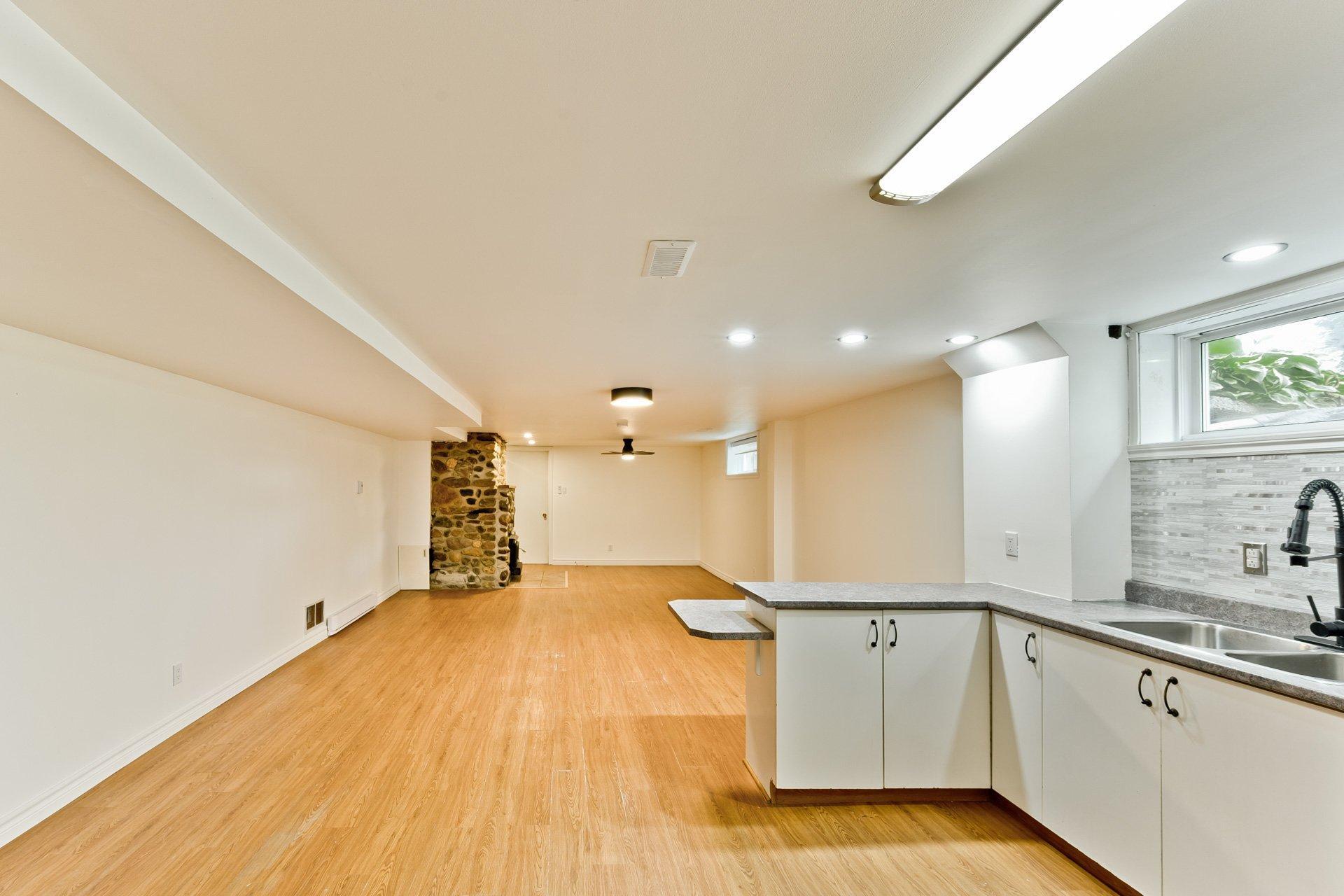 









31Z

 - 31AZ


Route 141

,
Coaticook,




QC
J1A2S2

