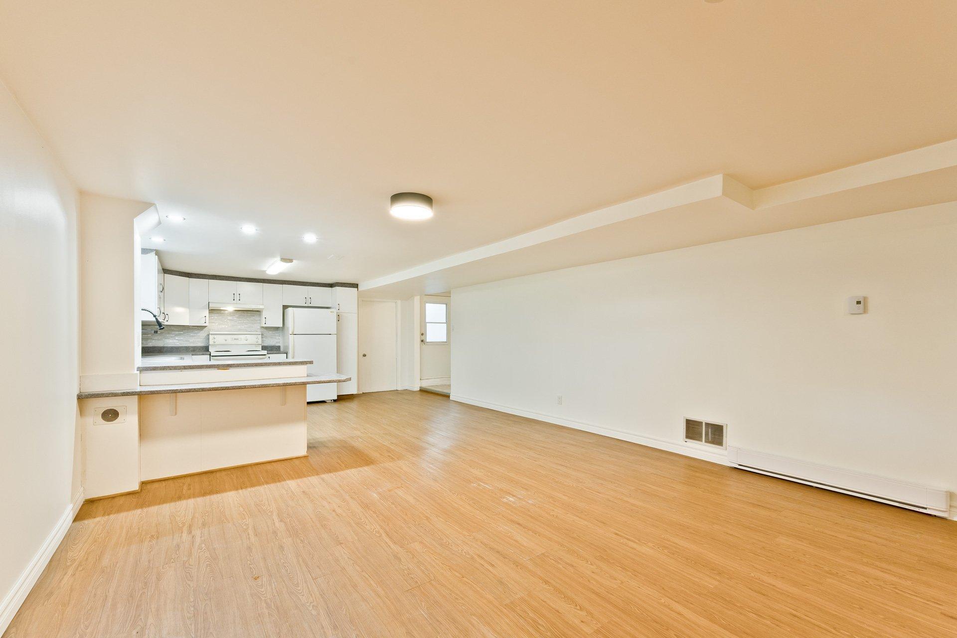 









31Z

 - 31AZ


Route 141

,
Coaticook,




QC
J1A2S2

