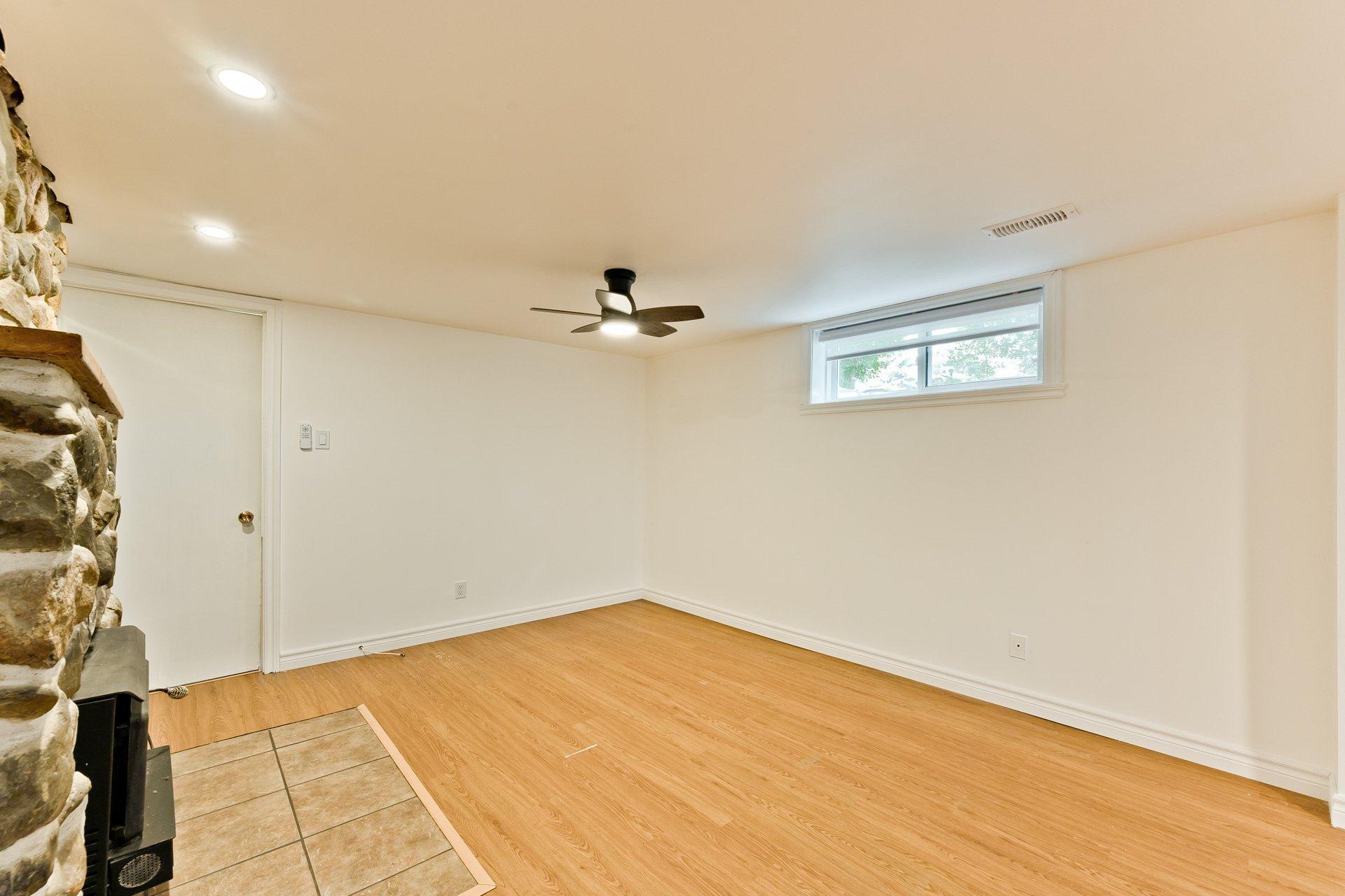 









31Z

 - 31AZ


Route 141

,
Coaticook,




QC
J1A2S2

