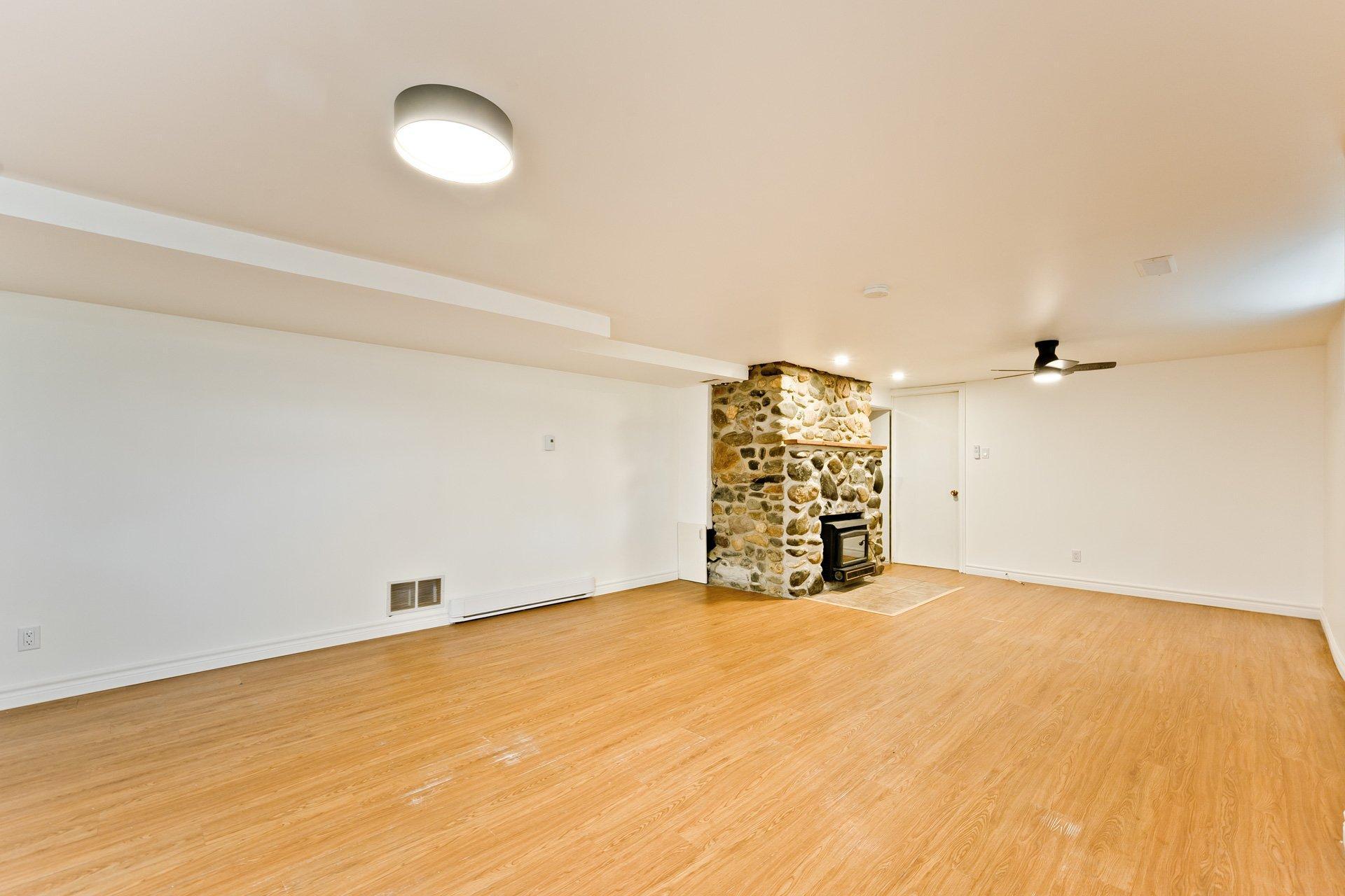 









31Z

 - 31AZ


Route 141

,
Coaticook,




QC
J1A2S2

