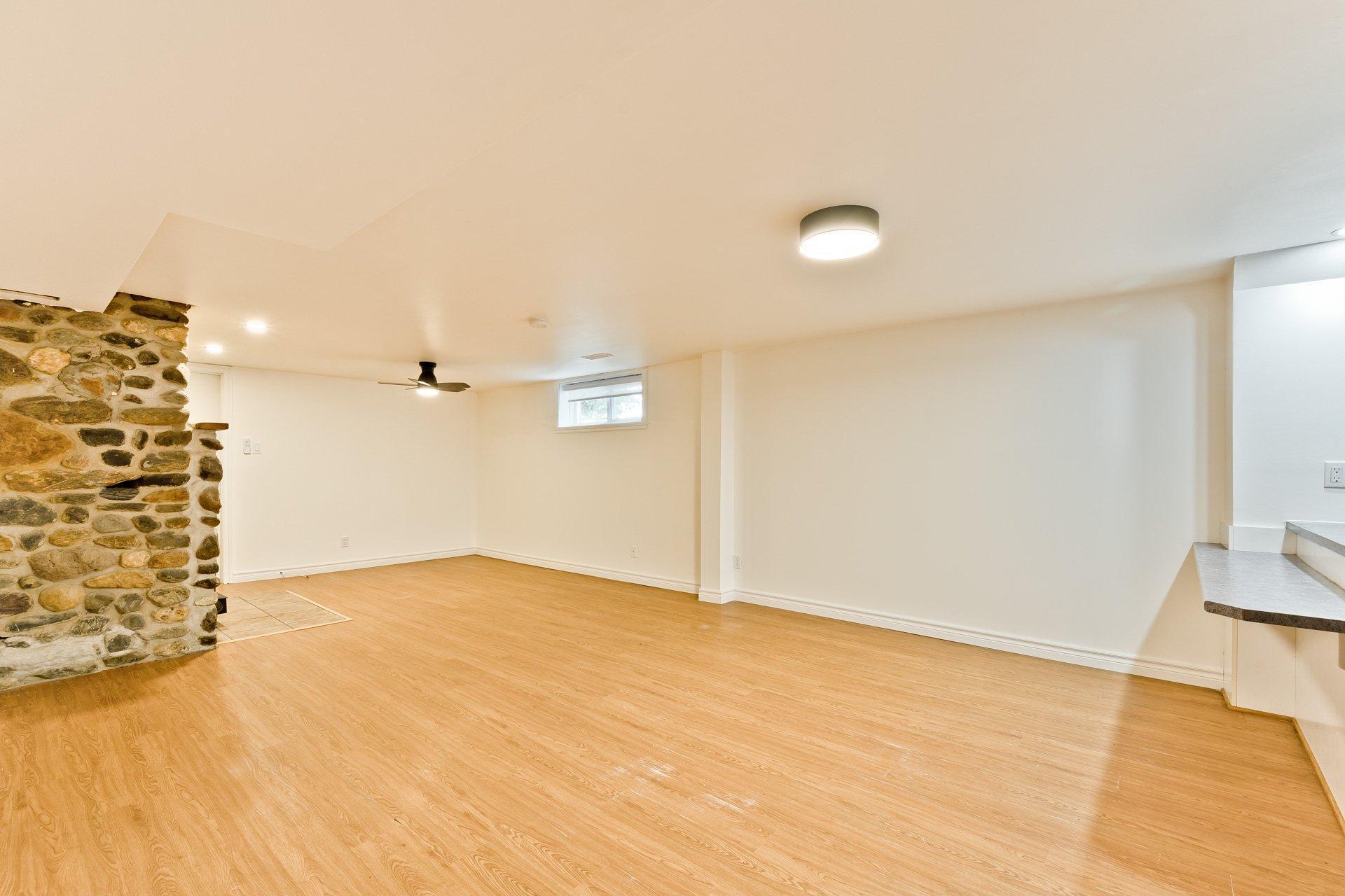 









31Z

 - 31AZ


Route 141

,
Coaticook,




QC
J1A2S2

