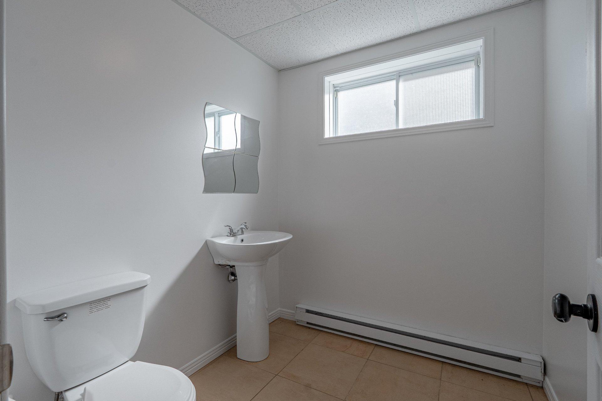 









462

 - 464


Rue de la Goudrelle

,
Sherbrooke (Fleurimont),




QC
J1G5G4

