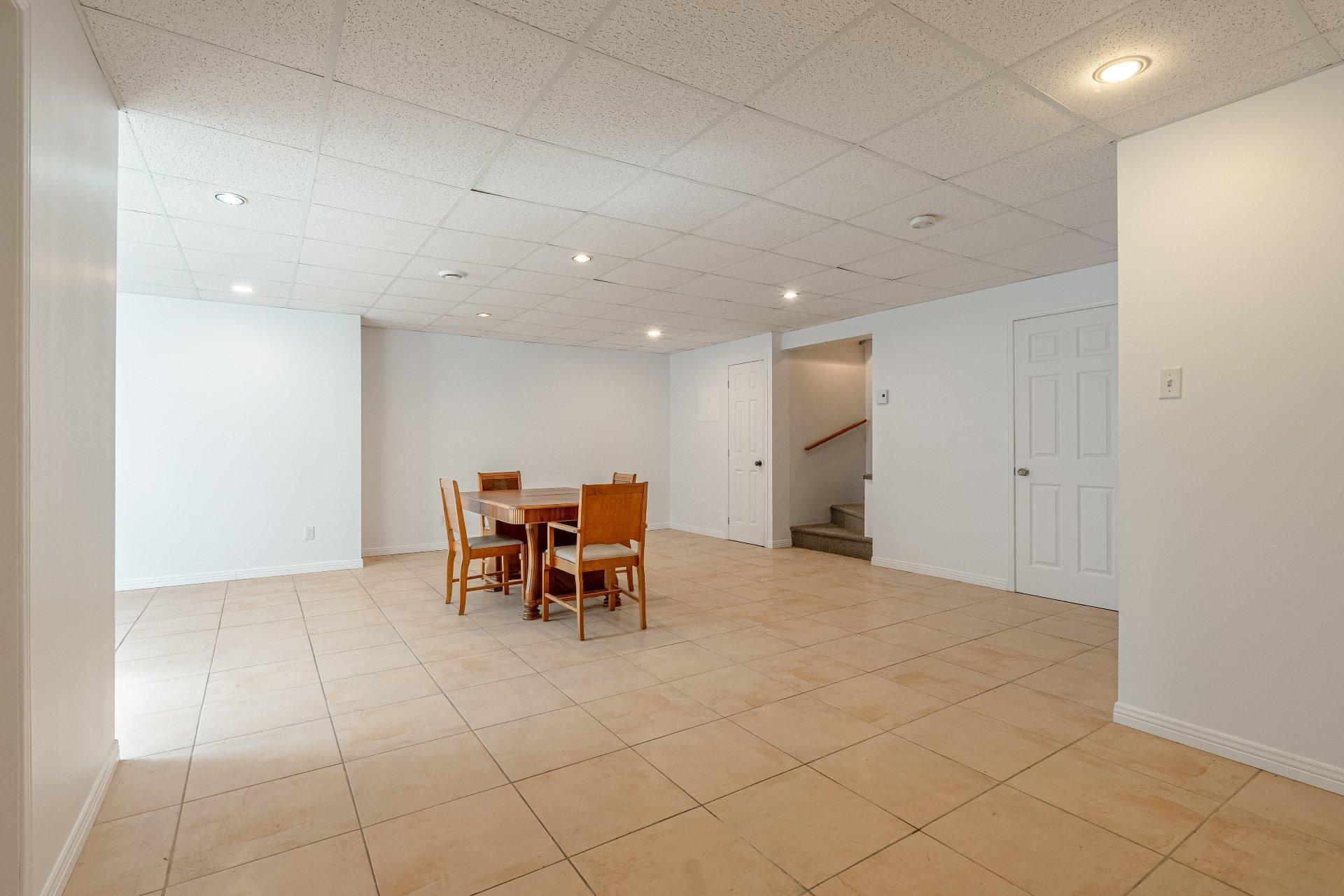 









462

 - 464


Rue de la Goudrelle

,
Sherbrooke (Fleurimont),




QC
J1G5G4

