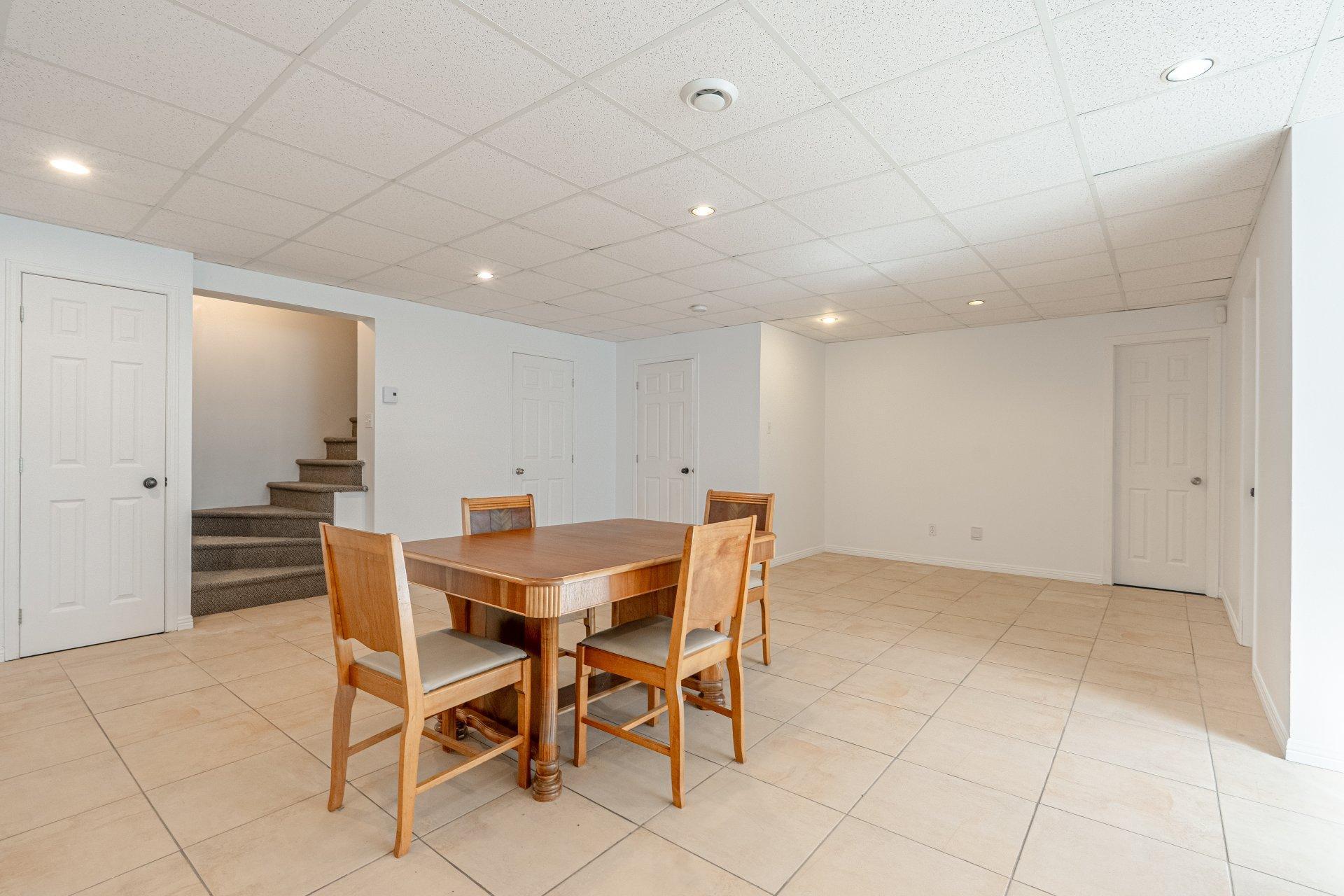 









462

 - 464


Rue de la Goudrelle

,
Sherbrooke (Fleurimont),




QC
J1G5G4

