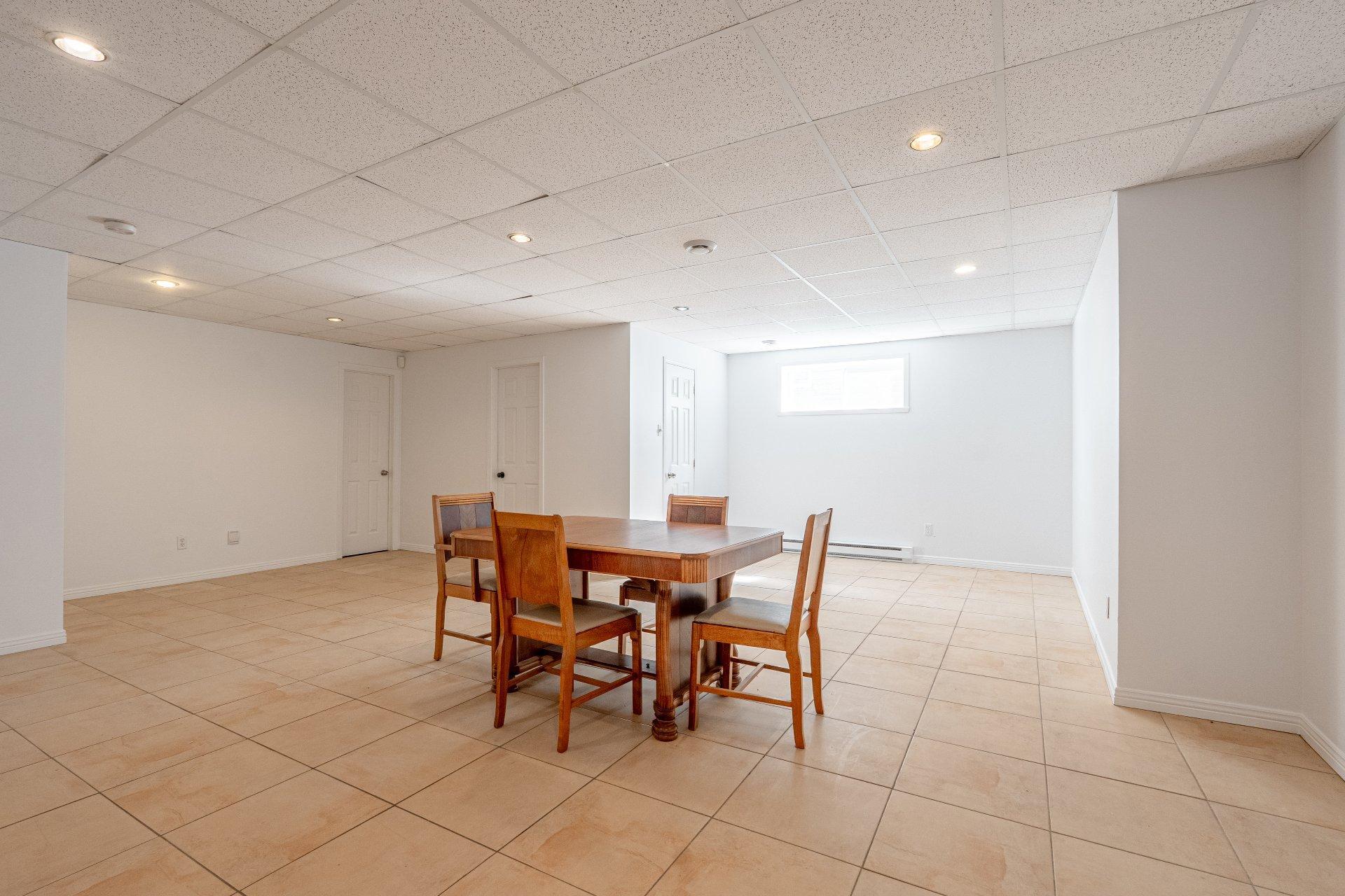 









462

 - 464


Rue de la Goudrelle

,
Sherbrooke (Fleurimont),




QC
J1G5G4

