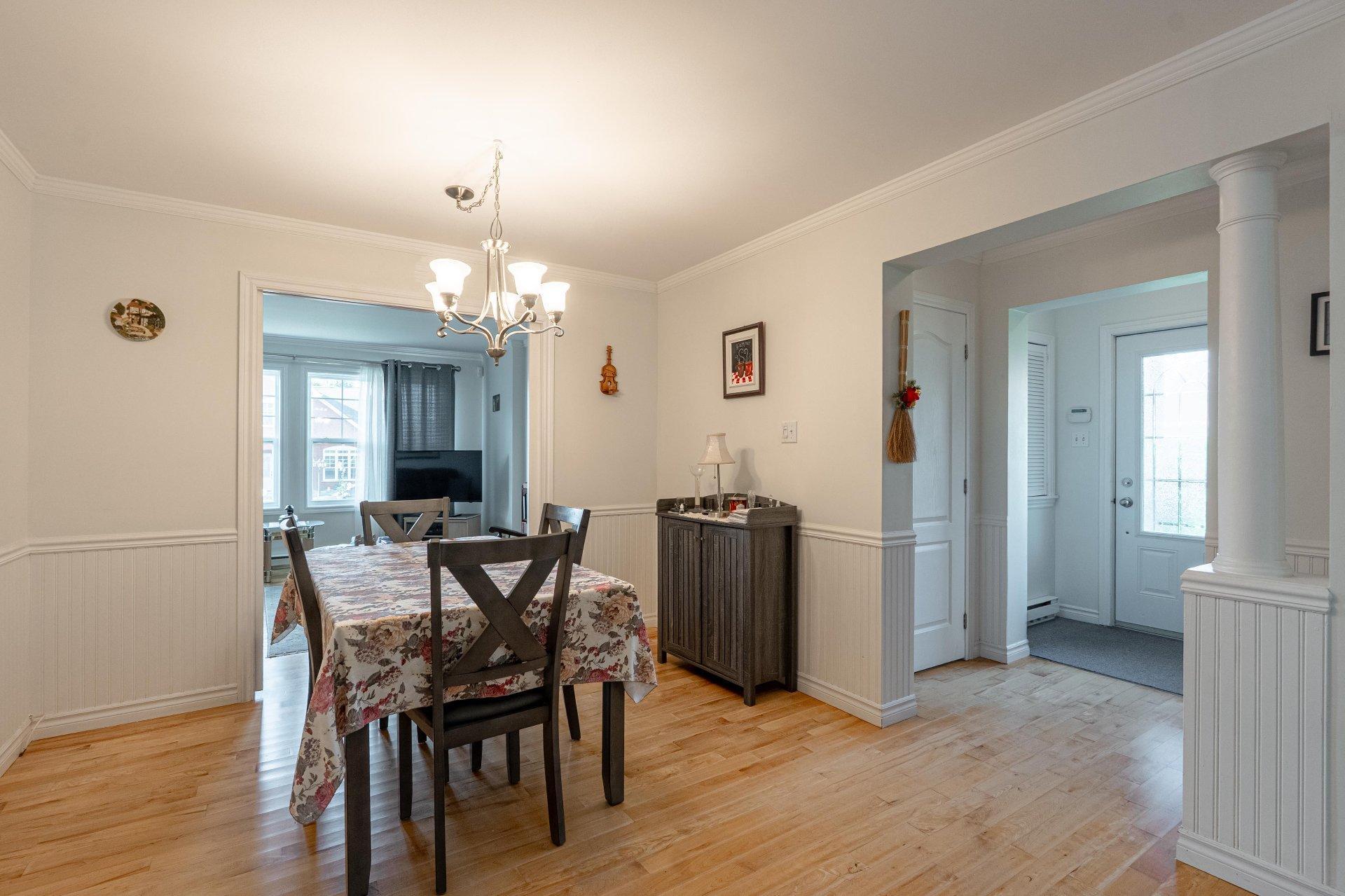 









462

 - 464


Rue de la Goudrelle

,
Sherbrooke (Fleurimont),




QC
J1G5G4

