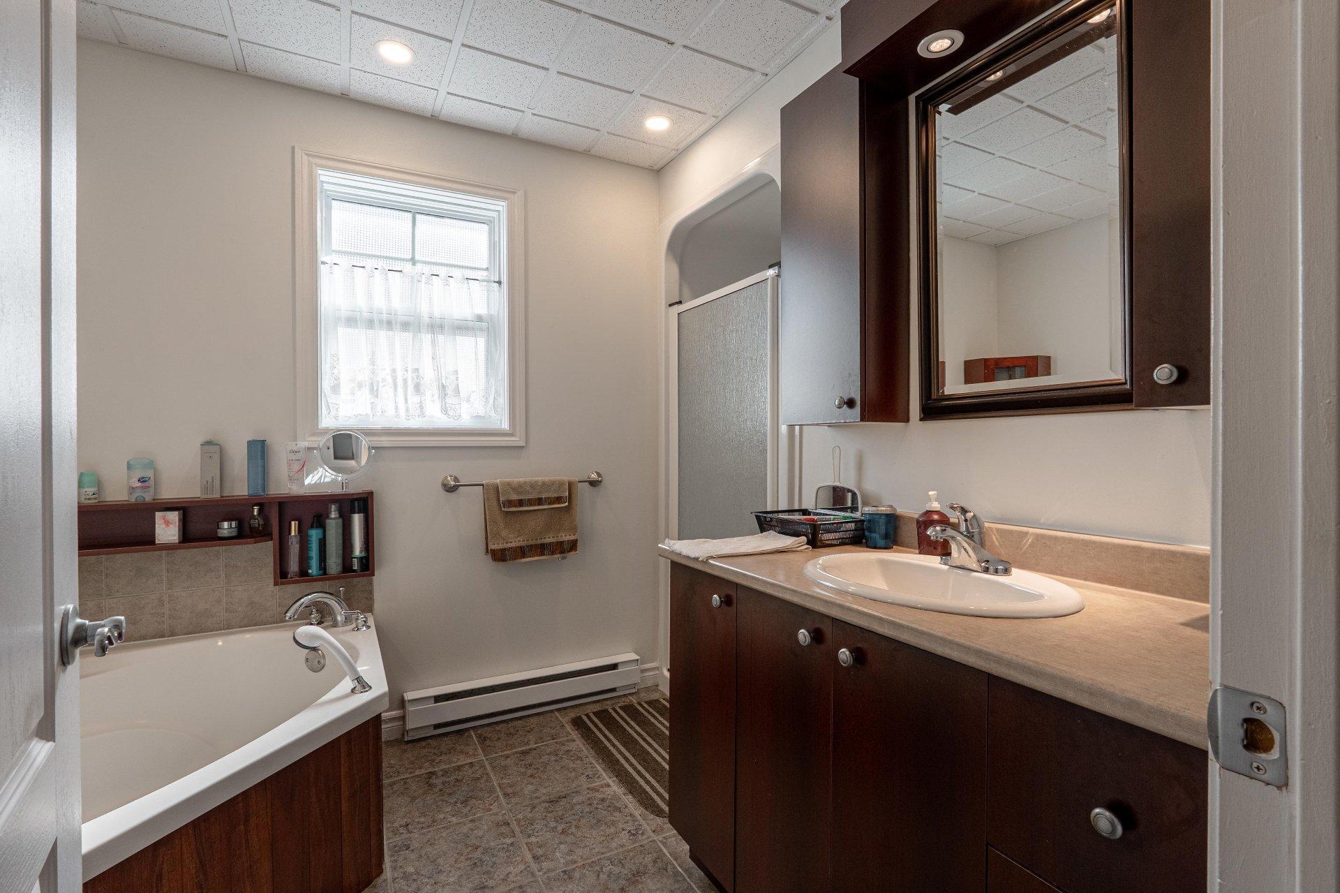 









462

 - 464


Rue de la Goudrelle

,
Sherbrooke (Fleurimont),




QC
J1G5G4

