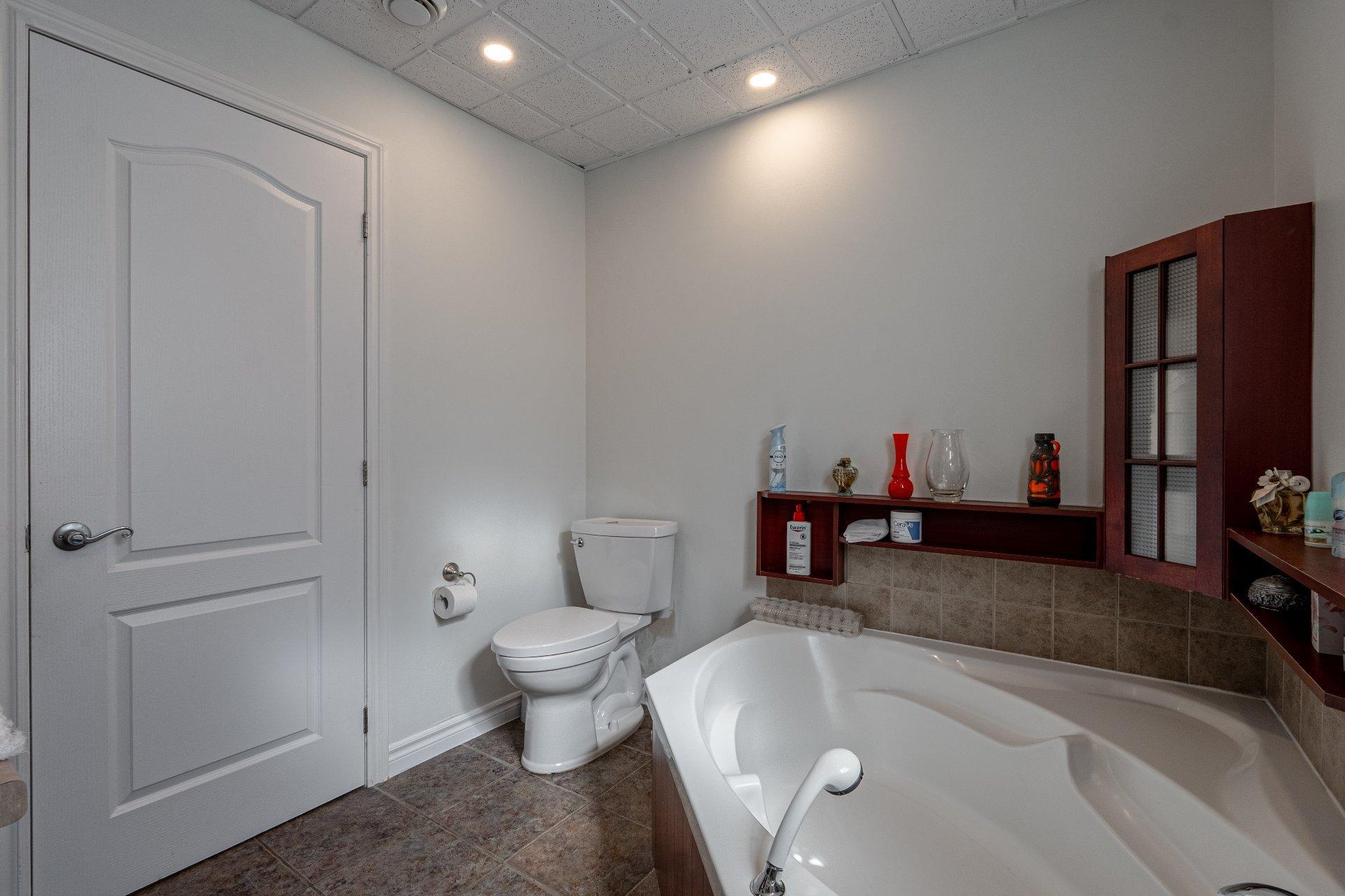 









462

 - 464


Rue de la Goudrelle

,
Sherbrooke (Fleurimont),




QC
J1G5G4

