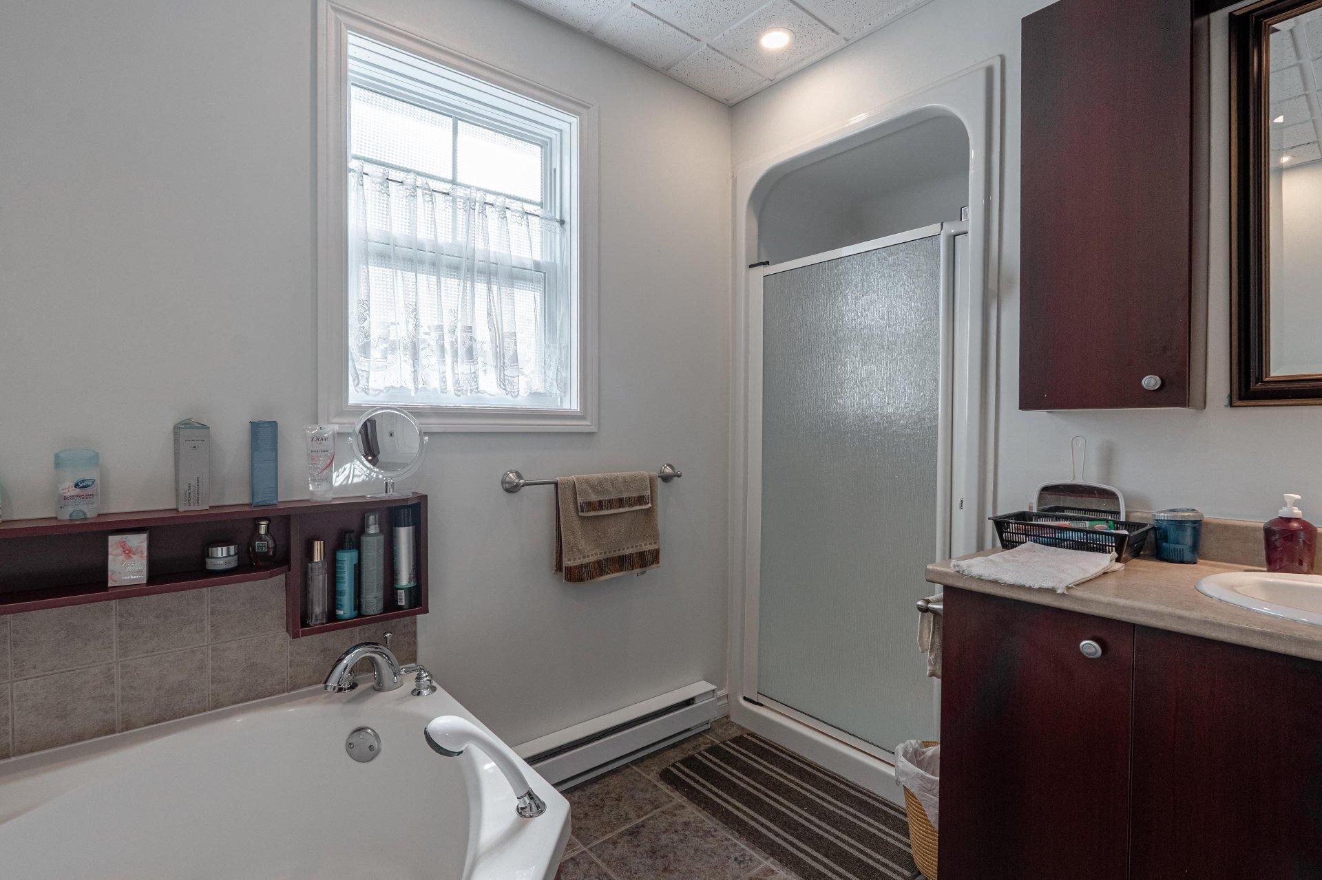 









462

 - 464


Rue de la Goudrelle

,
Sherbrooke (Fleurimont),




QC
J1G5G4


