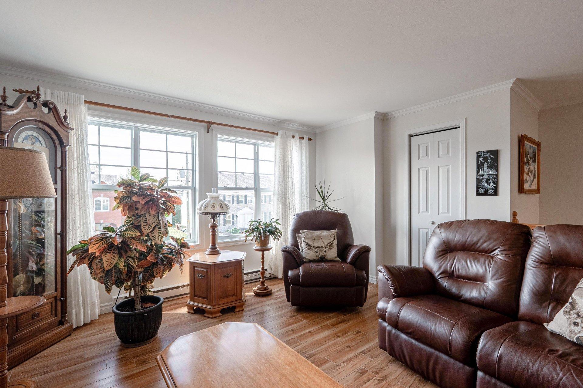 









462

 - 464


Rue de la Goudrelle

,
Sherbrooke (Fleurimont),




QC
J1G5G4

