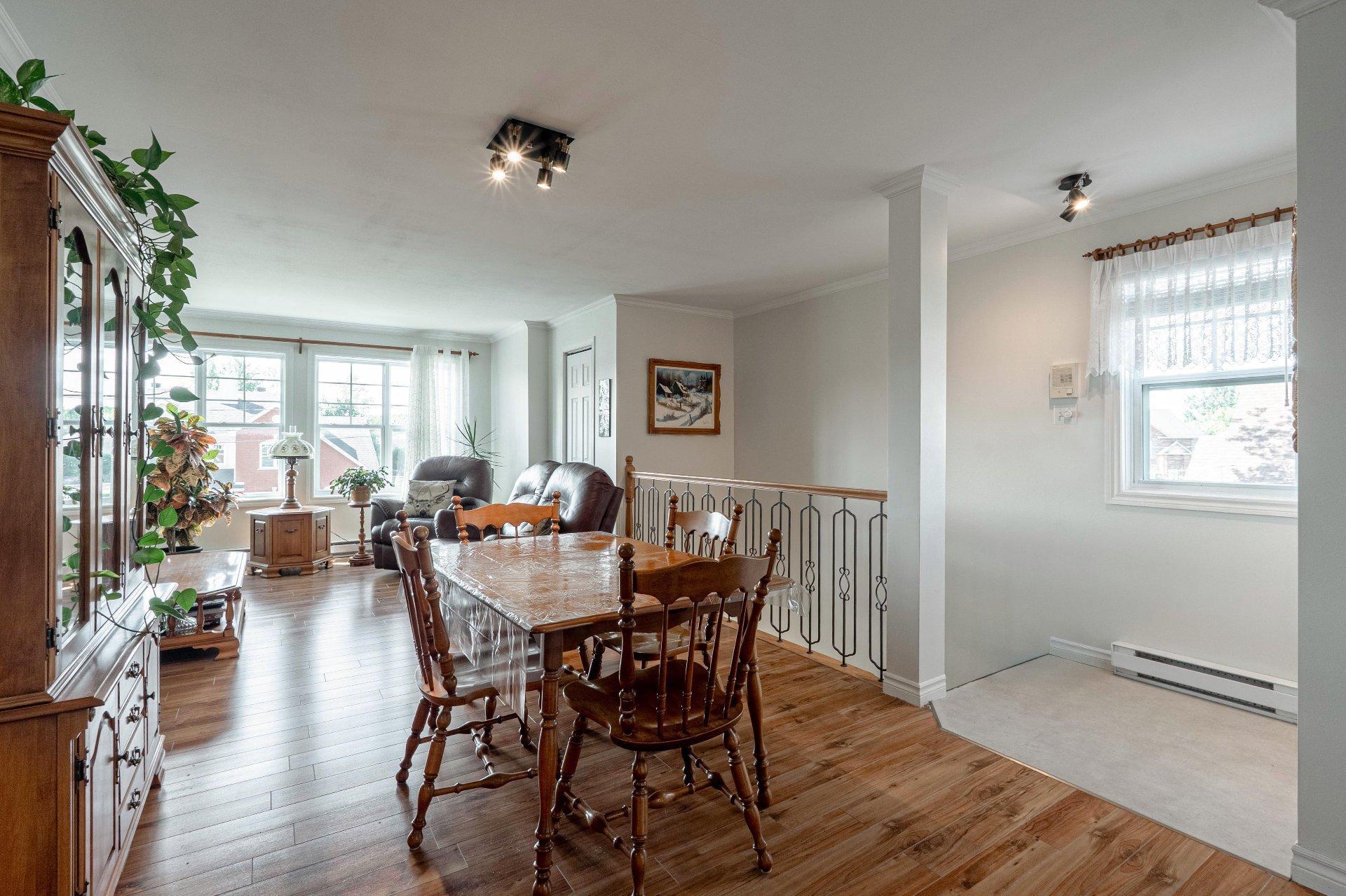 









462

 - 464


Rue de la Goudrelle

,
Sherbrooke (Fleurimont),




QC
J1G5G4

