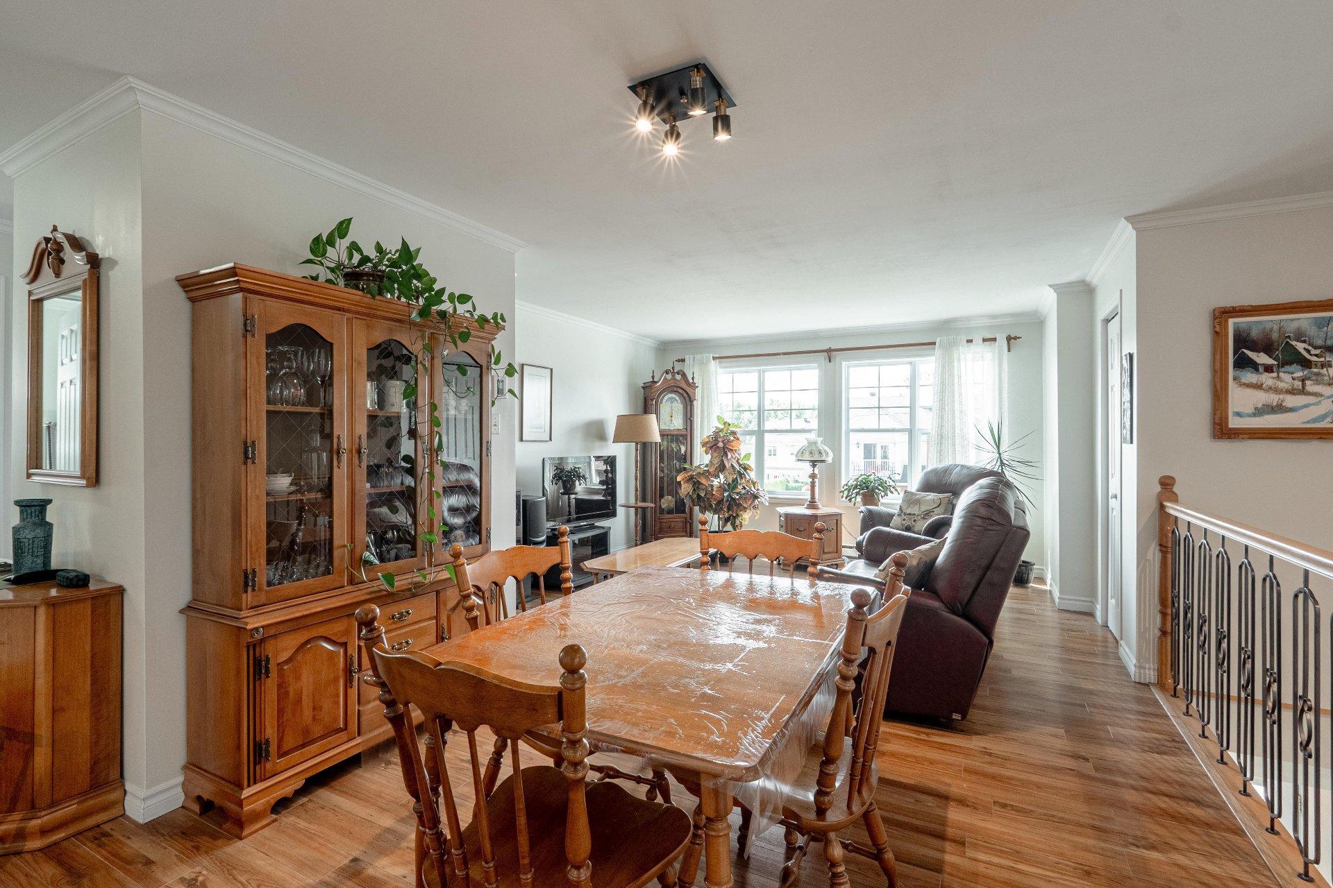 









462

 - 464


Rue de la Goudrelle

,
Sherbrooke (Fleurimont),




QC
J1G5G4

