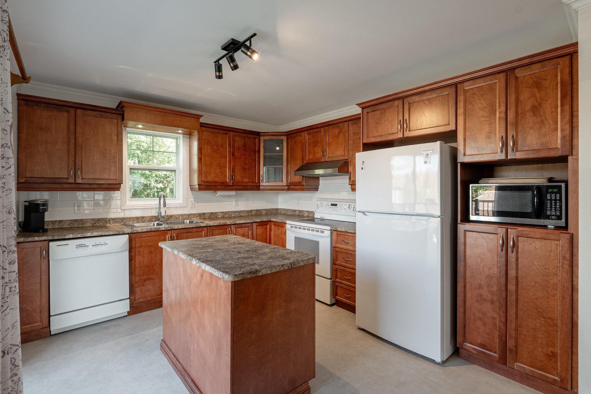 









462

 - 464


Rue de la Goudrelle

,
Sherbrooke (Fleurimont),




QC
J1G5G4

