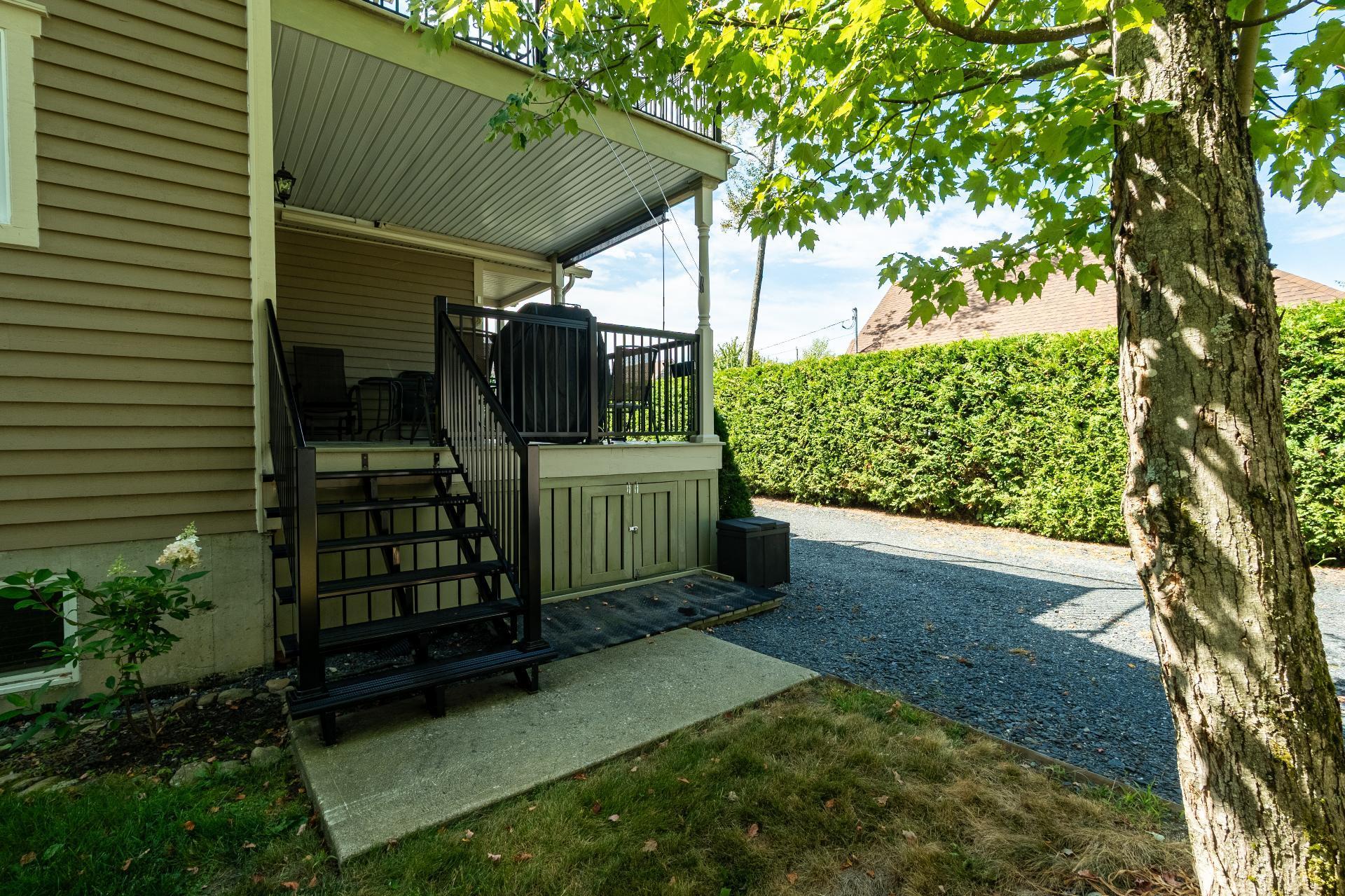 









462

 - 464


Rue de la Goudrelle

,
Sherbrooke (Fleurimont),




QC
J1G5G4

