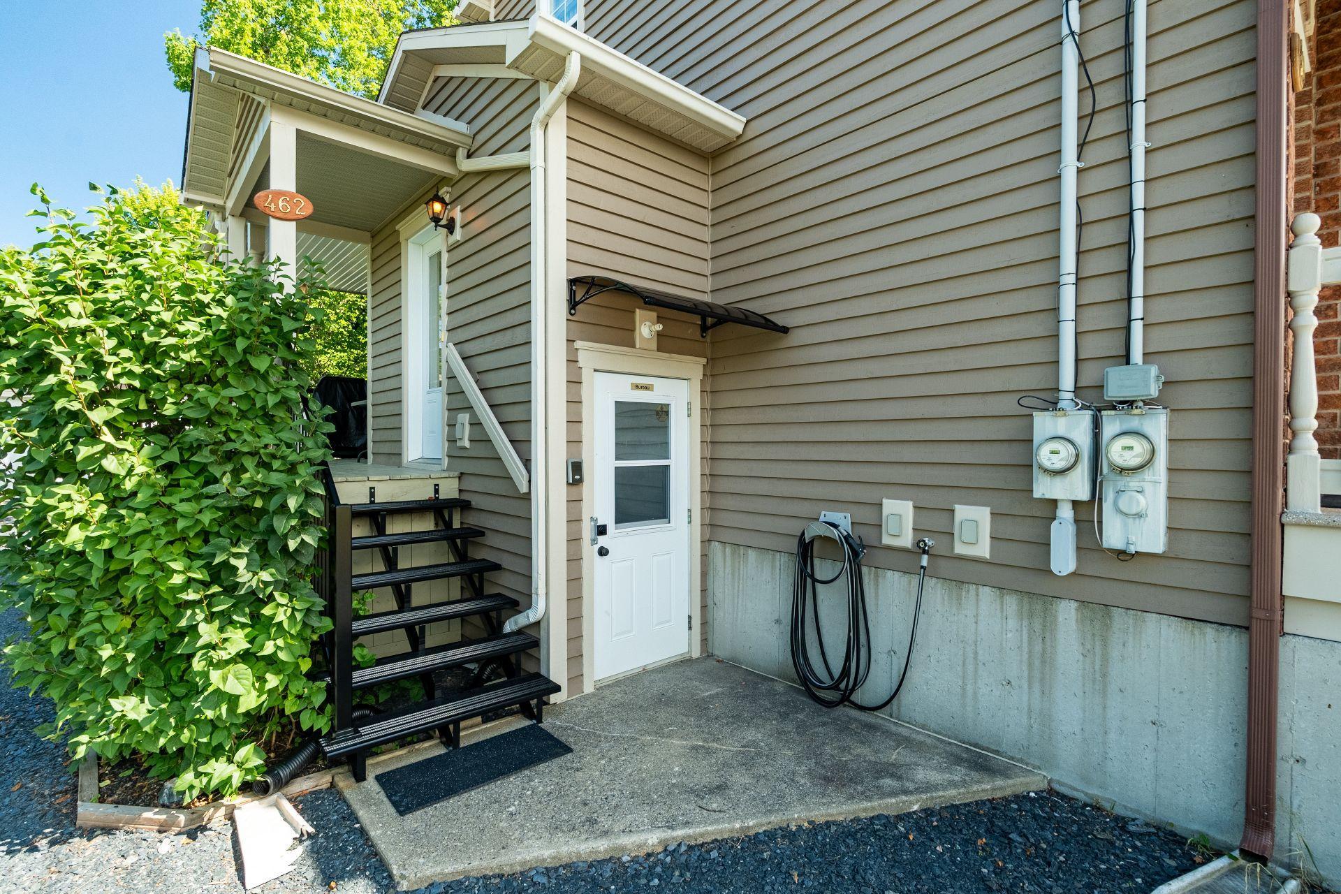 









462

 - 464


Rue de la Goudrelle

,
Sherbrooke (Fleurimont),




QC
J1G5G4

