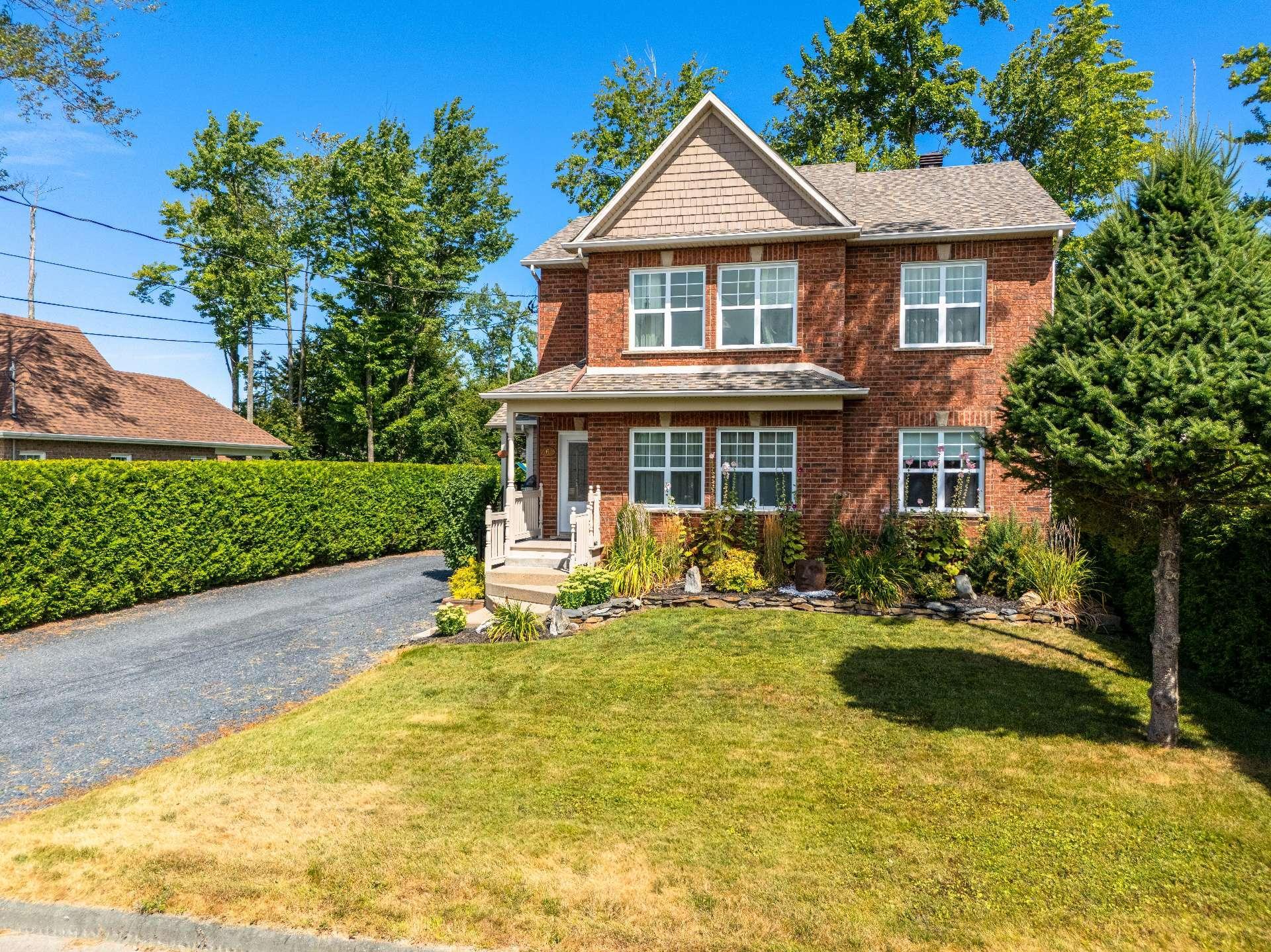 









462

 - 464


Rue de la Goudrelle

,
Sherbrooke (Fleurimont),




QC
J1G5G4

