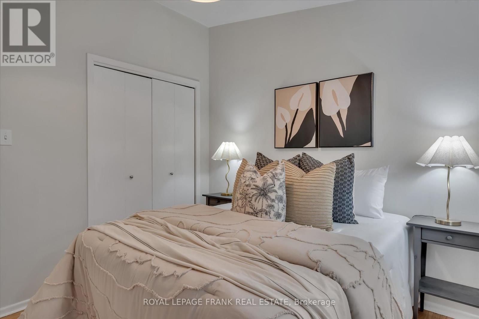 












280 GREENLAWN AVENUE

,
Peterborough North (South),




Ontario
K9H5K8

