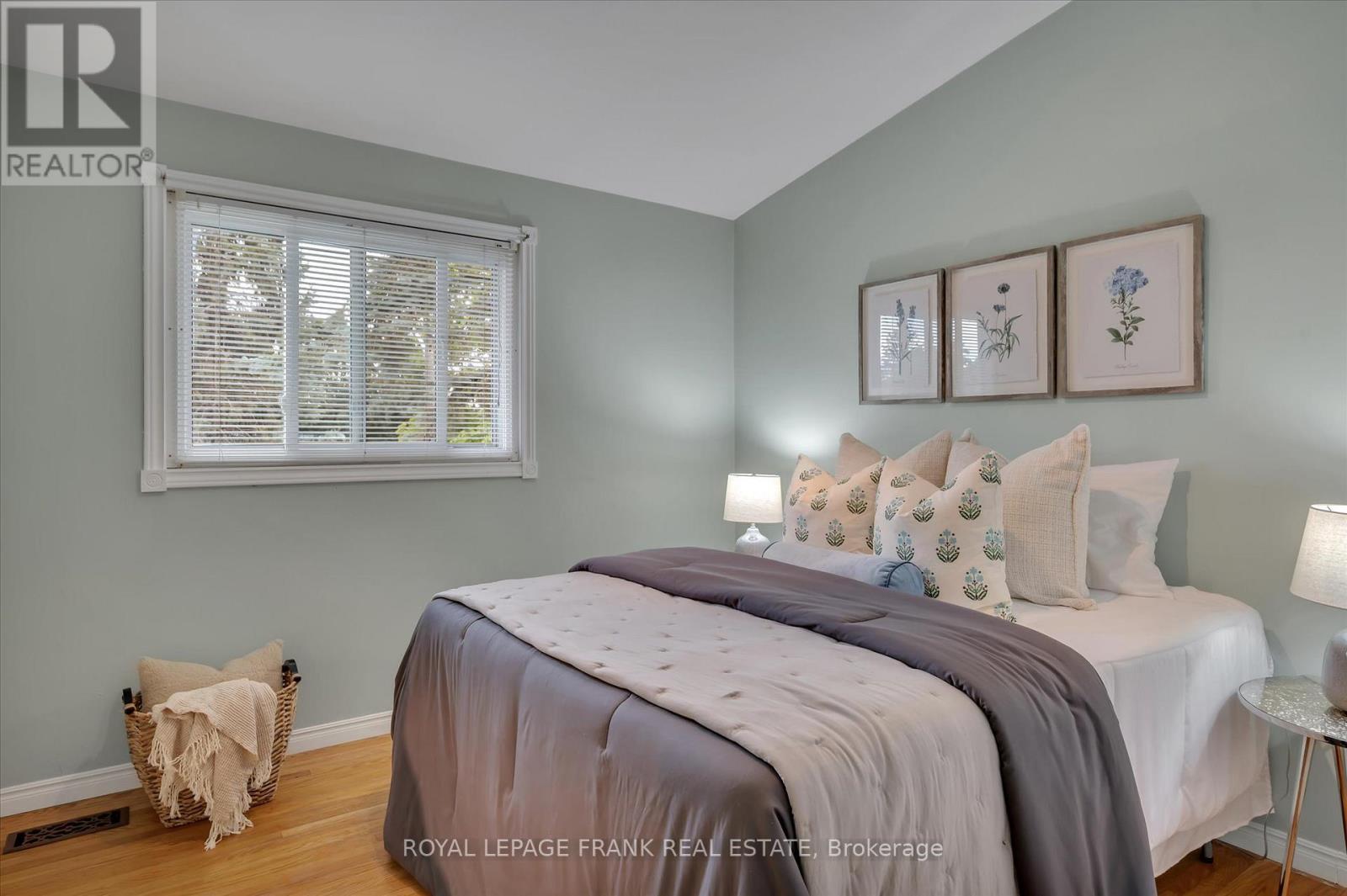












280 GREENLAWN AVENUE

,
Peterborough North (South),




Ontario
K9H5K8


