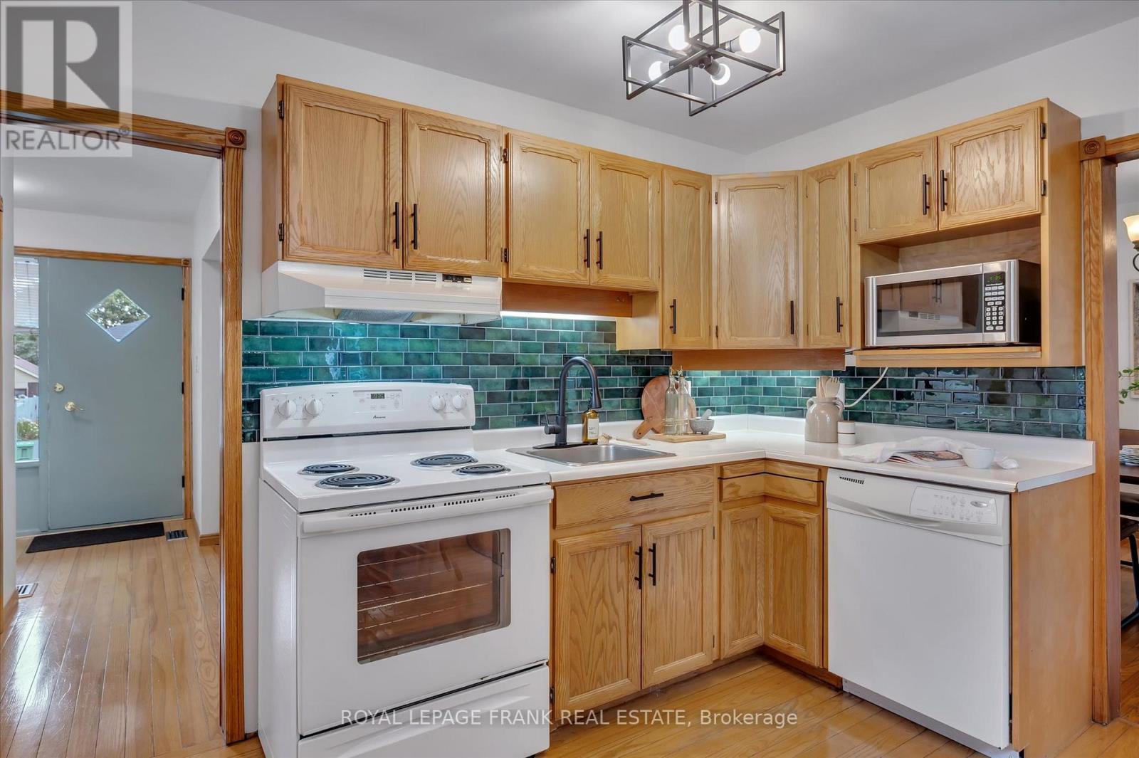 












280 GREENLAWN AVENUE

,
Peterborough North (South),




Ontario
K9H5K8

