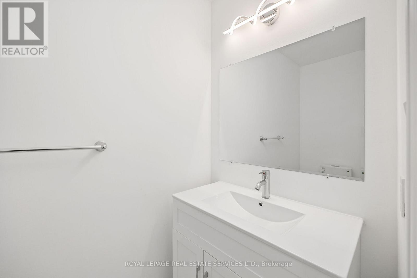 












1130 WESTVIEW TERRACE

,
Oakville,




Ontario
L6M3M1

