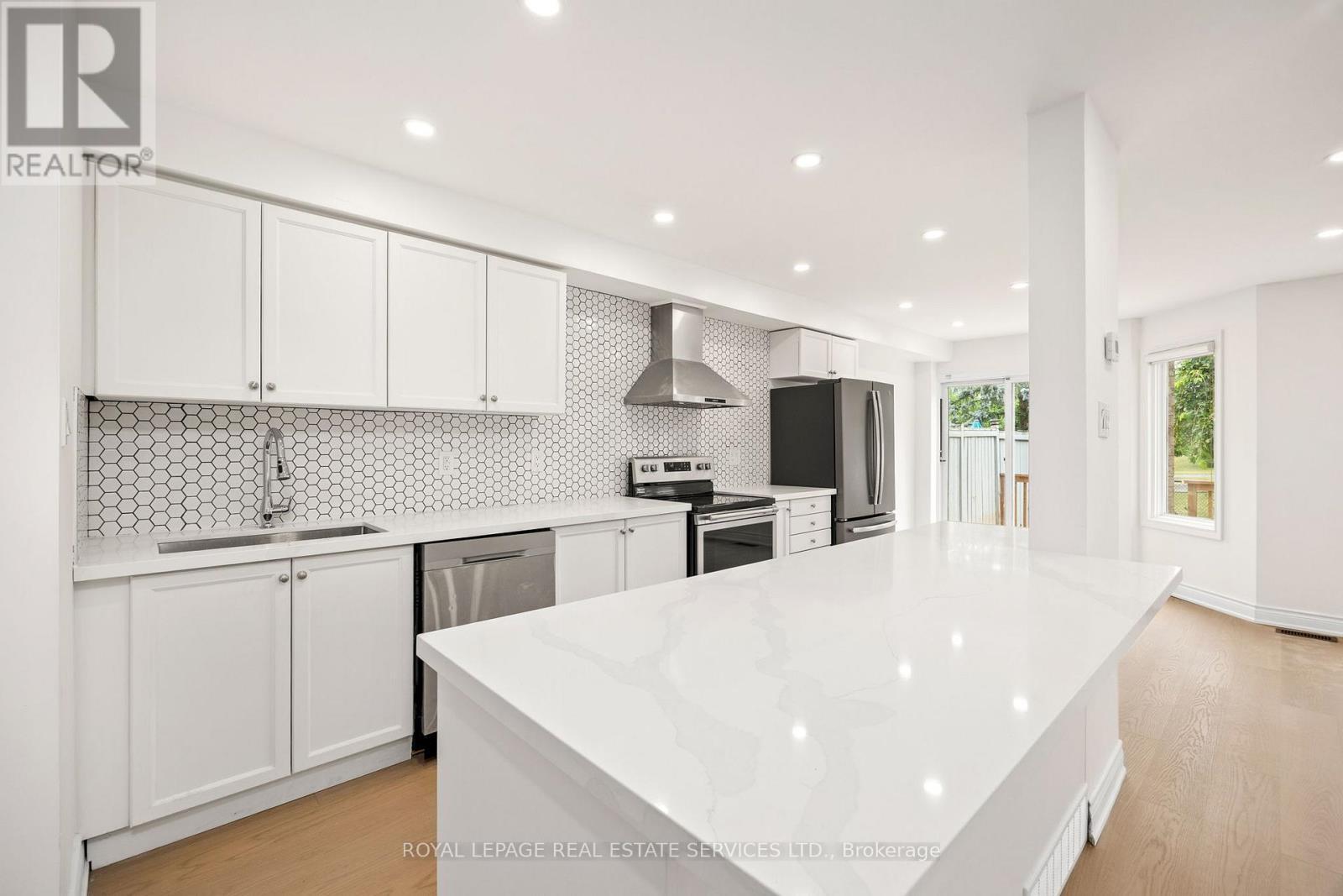












1130 WESTVIEW TERRACE

,
Oakville,




Ontario
L6M3M1

