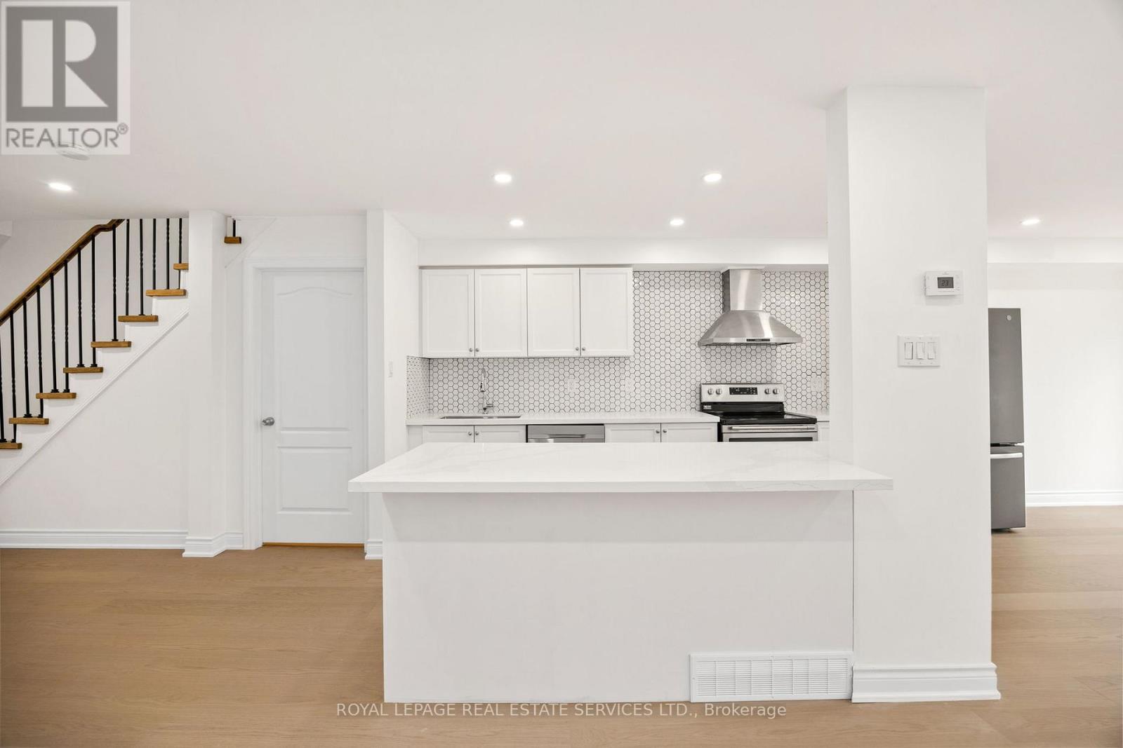 












1130 WESTVIEW TERRACE

,
Oakville,




Ontario
L6M3M1

