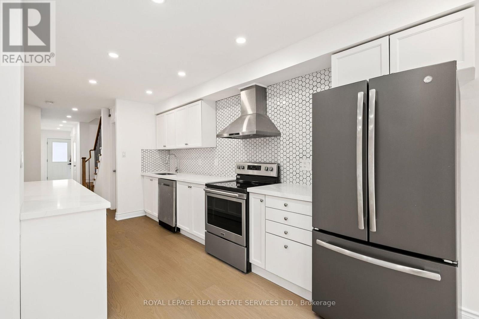 












1130 WESTVIEW TERRACE

,
Oakville,




Ontario
L6M3M1

