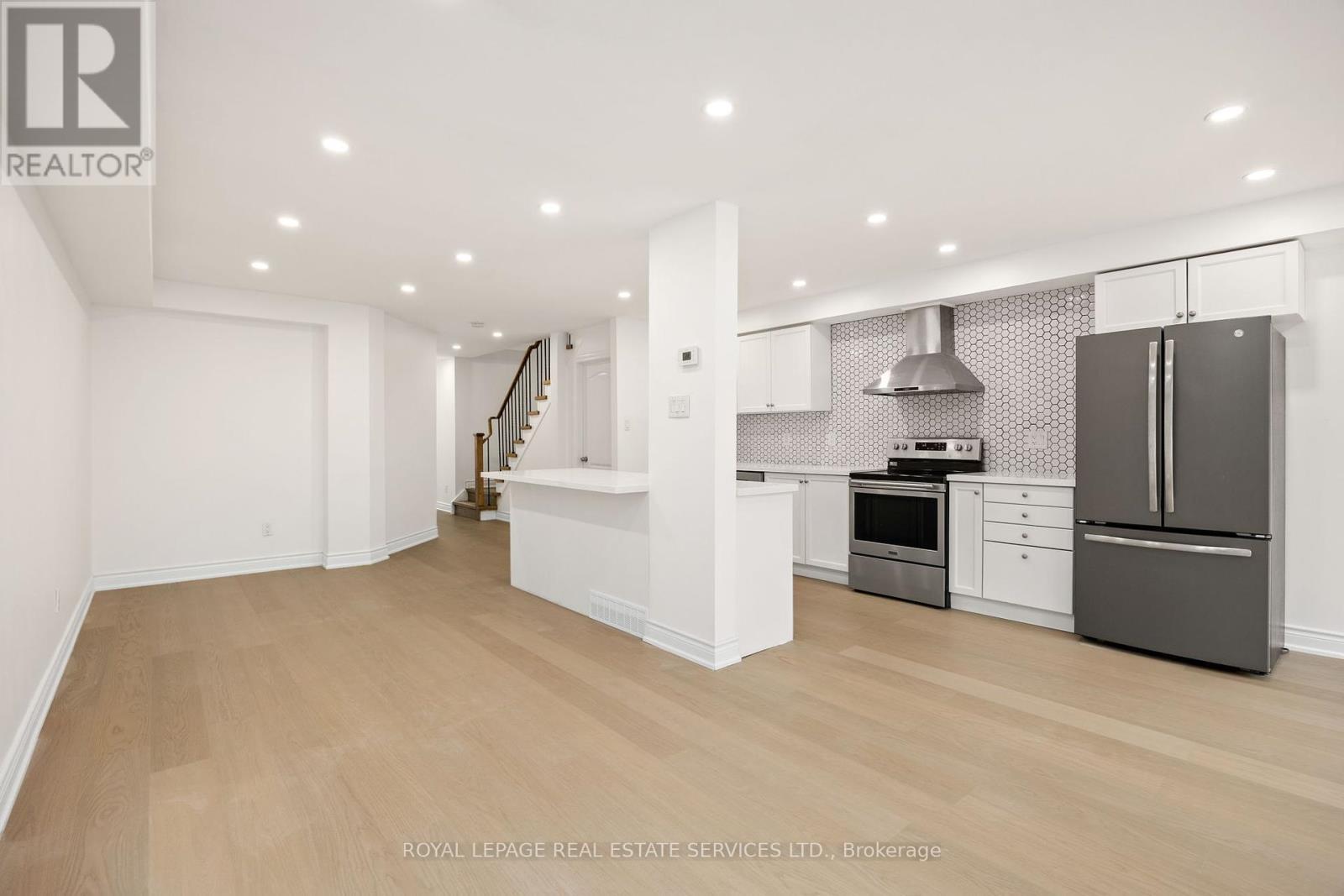 












1130 WESTVIEW TERRACE

,
Oakville,




Ontario
L6M3M1

