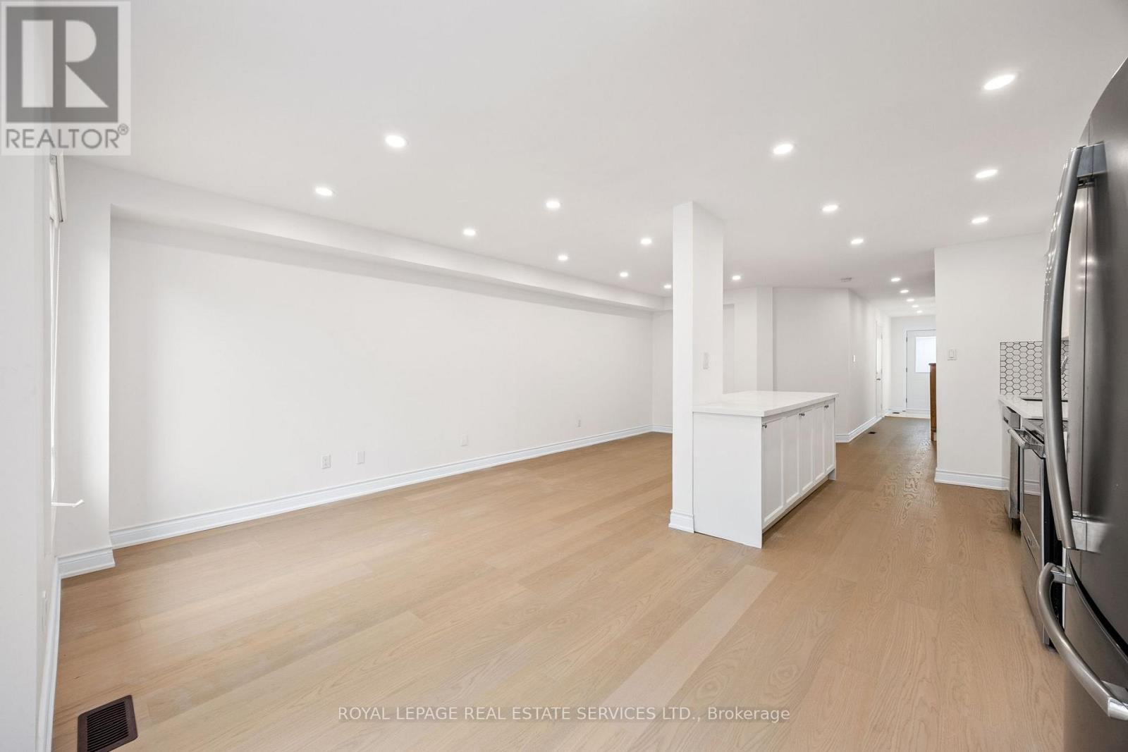 












1130 WESTVIEW TERRACE

,
Oakville,




Ontario
L6M3M1

