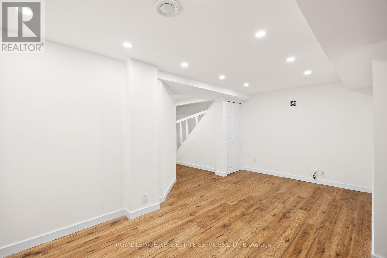 












1130 WESTVIEW TERRACE

,
Oakville,




Ontario
L6M3M1

