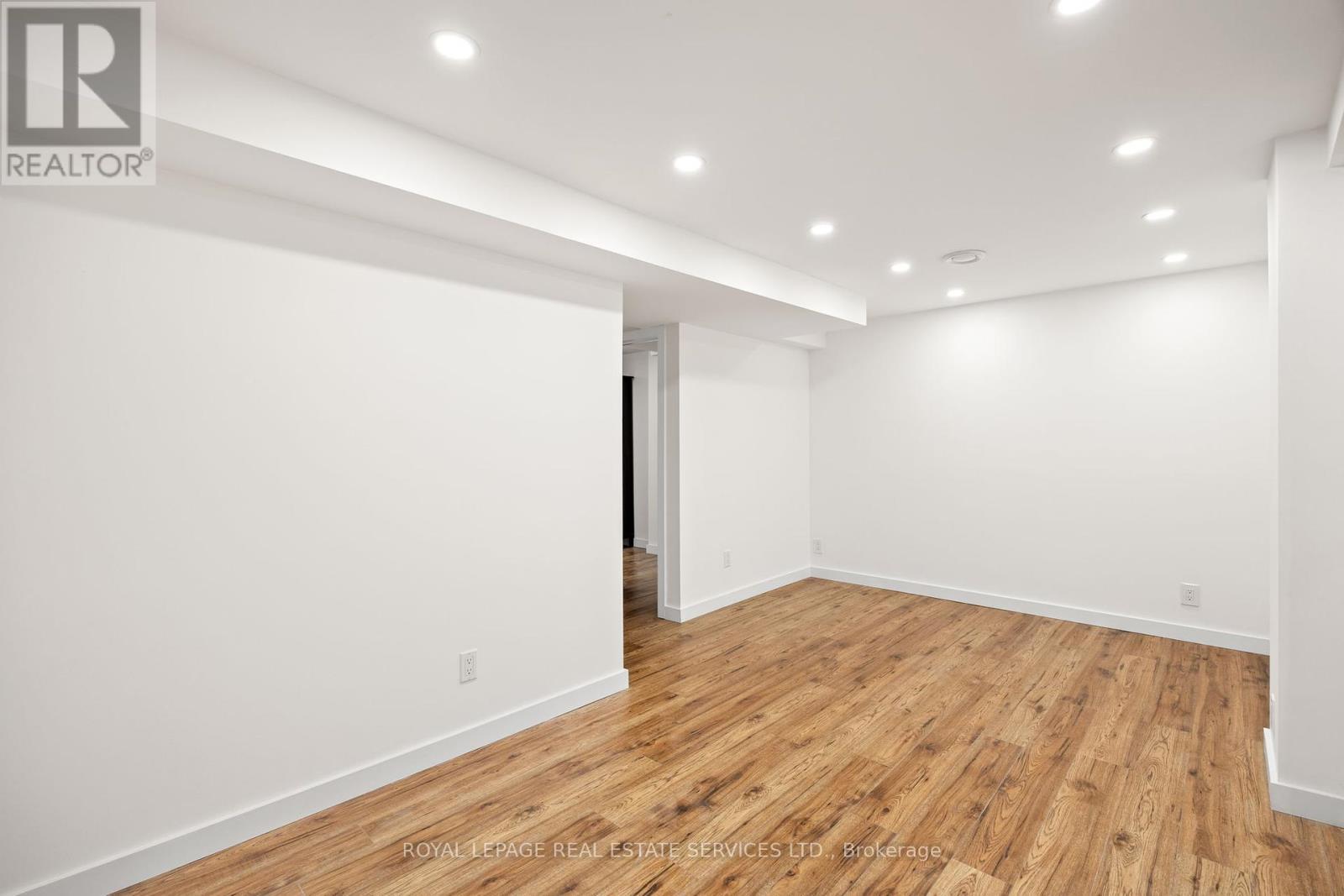 












1130 WESTVIEW TERRACE

,
Oakville,




Ontario
L6M3M1

