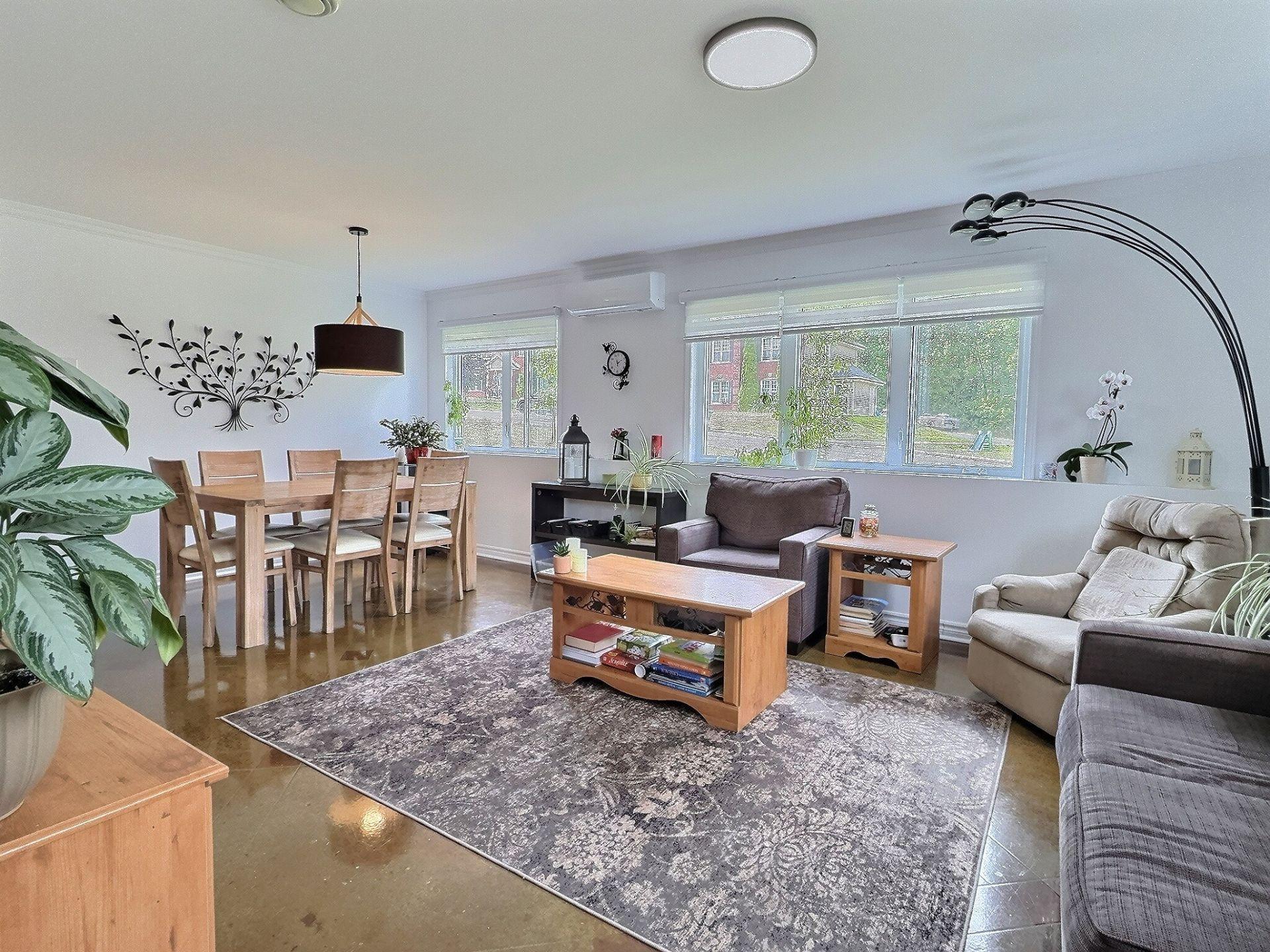 









138

 - 148


Rue Ovila-Bergeron

,
Magog,




QC
J1X7L4

